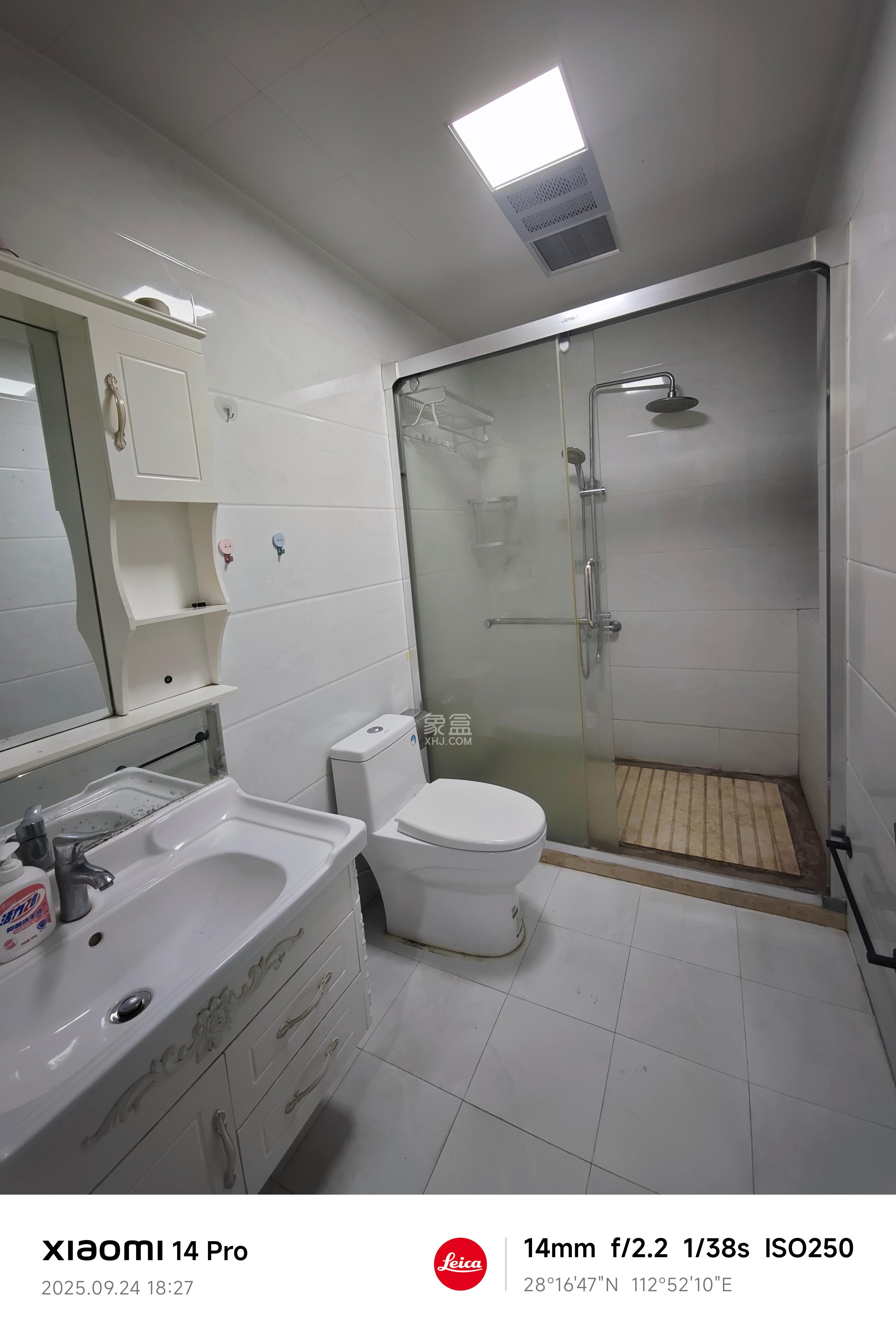 金地三千府(金地湖山樾、金地自在城) 3室2厅2卫 1800.0元/月 金地三千府(金地湖山樾、金地自在城) 3室2厅2卫 1800.0元/月室内图