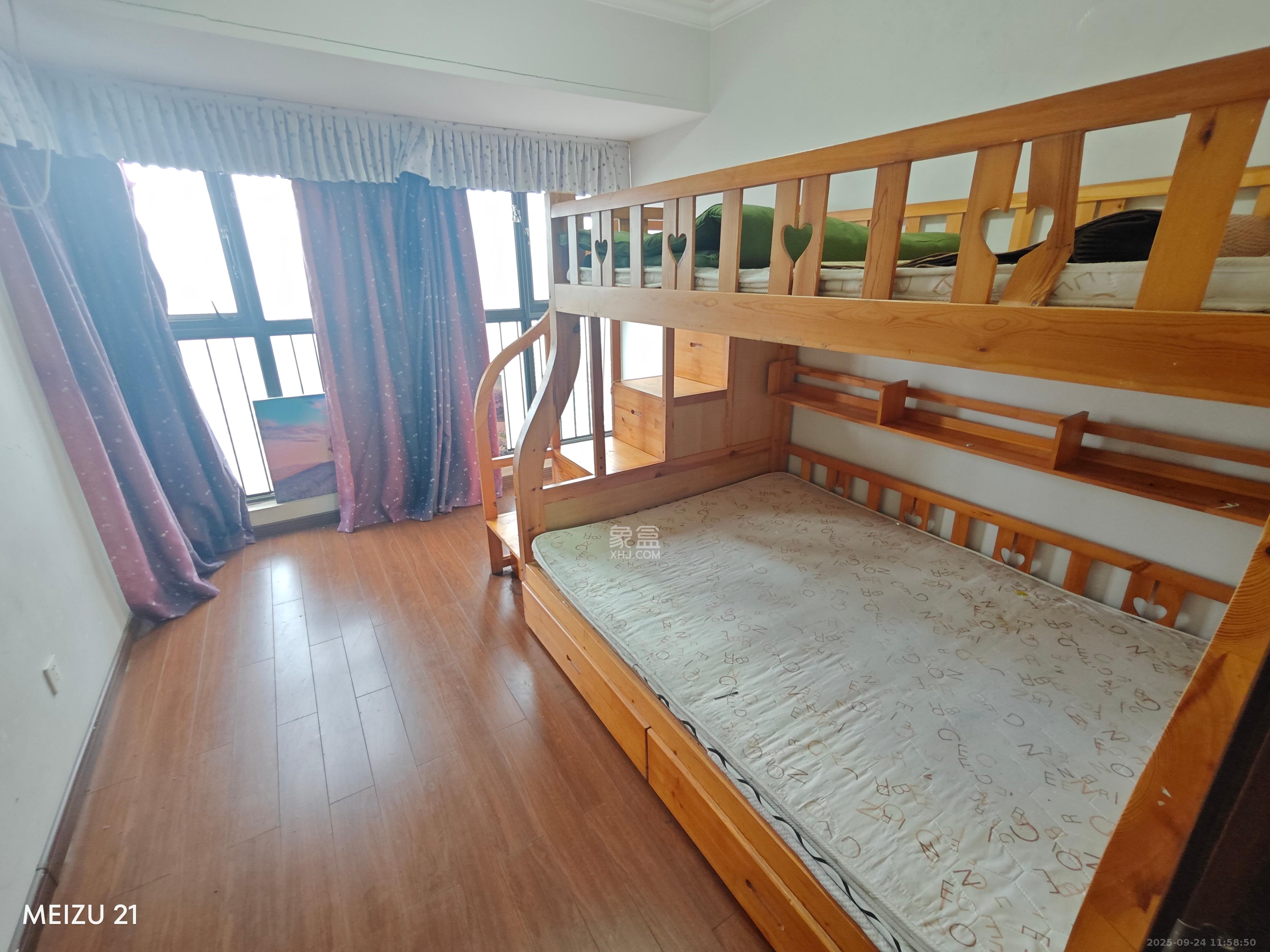 万科城 4室2厅2卫 3200.0元/月 万科城 4室2厅2卫 3200.0元/月室内图