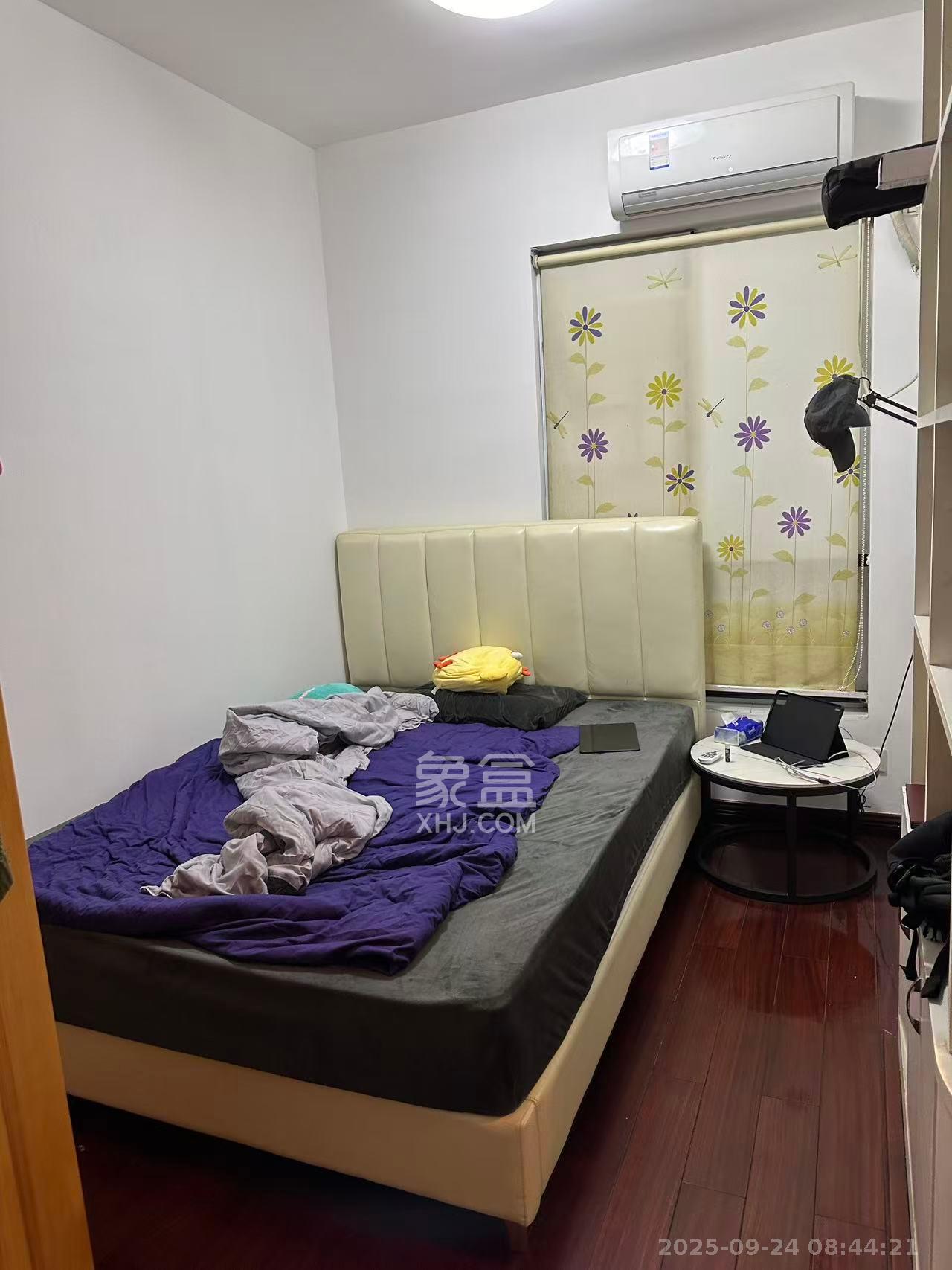 君临青园花都 1室2厅1卫 2100.0元/月 君临青园花都 1室2厅1卫 2100.0元/月室内图