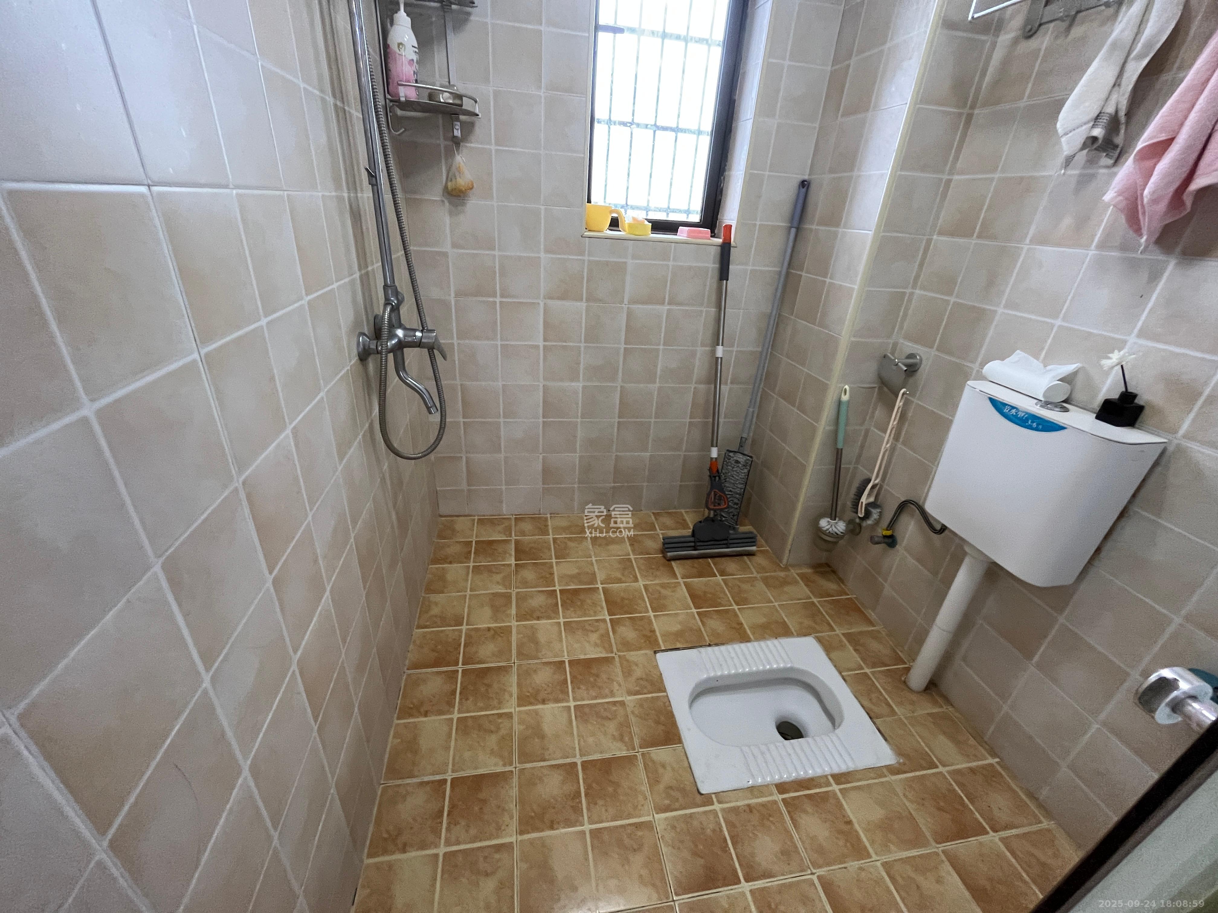 华润五彩城 3室2厅2卫 2300.0元/月 华润五彩城 3室2厅2卫 2300.0元/月室内图