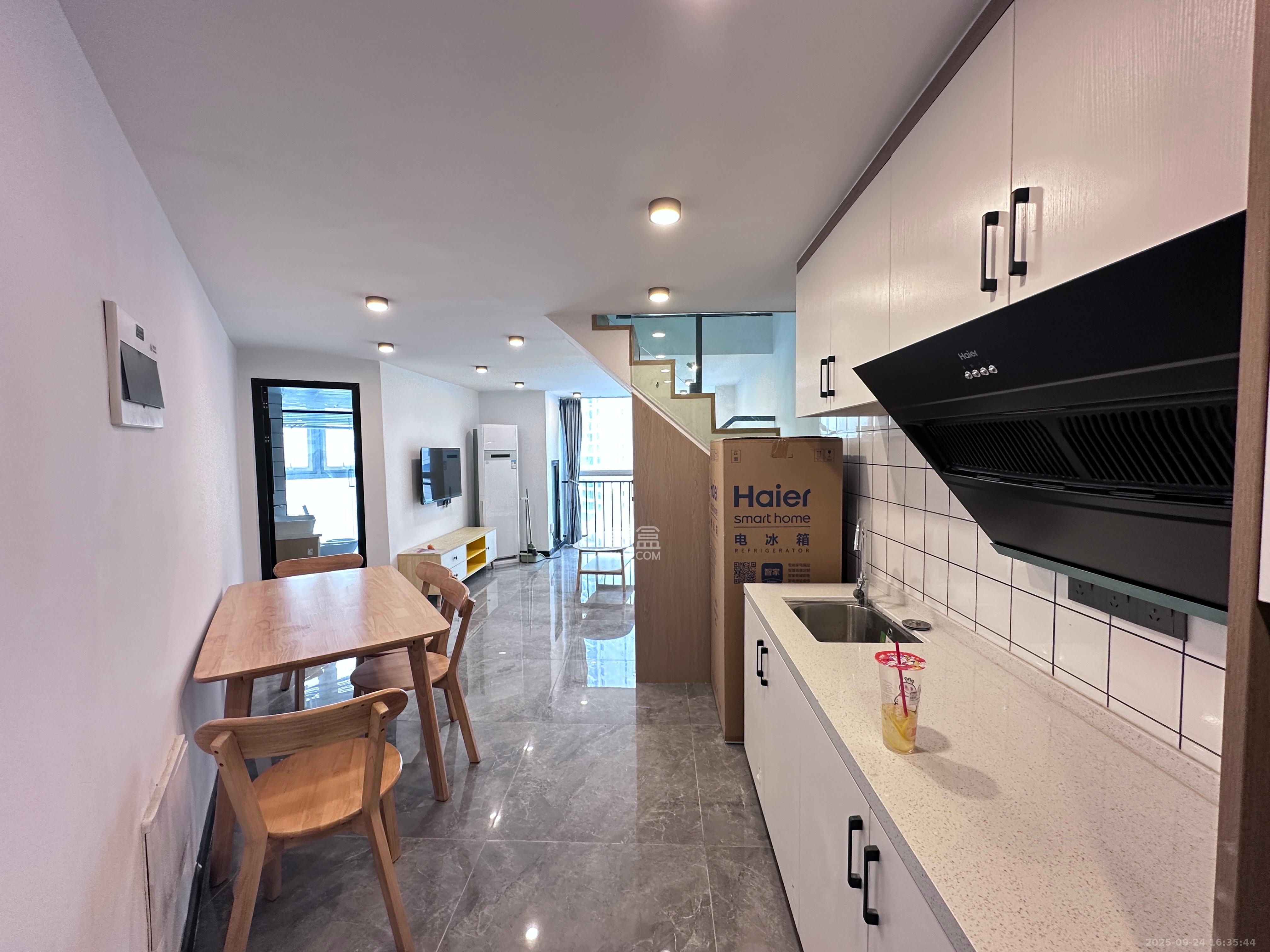 绿地长沙城际空间站(绿地新里佳苑) 1室0厅0卫 2100.0元/月 绿地长沙城际空间站(绿地新里佳苑) 1室0厅0卫 2100.0元/月室内图