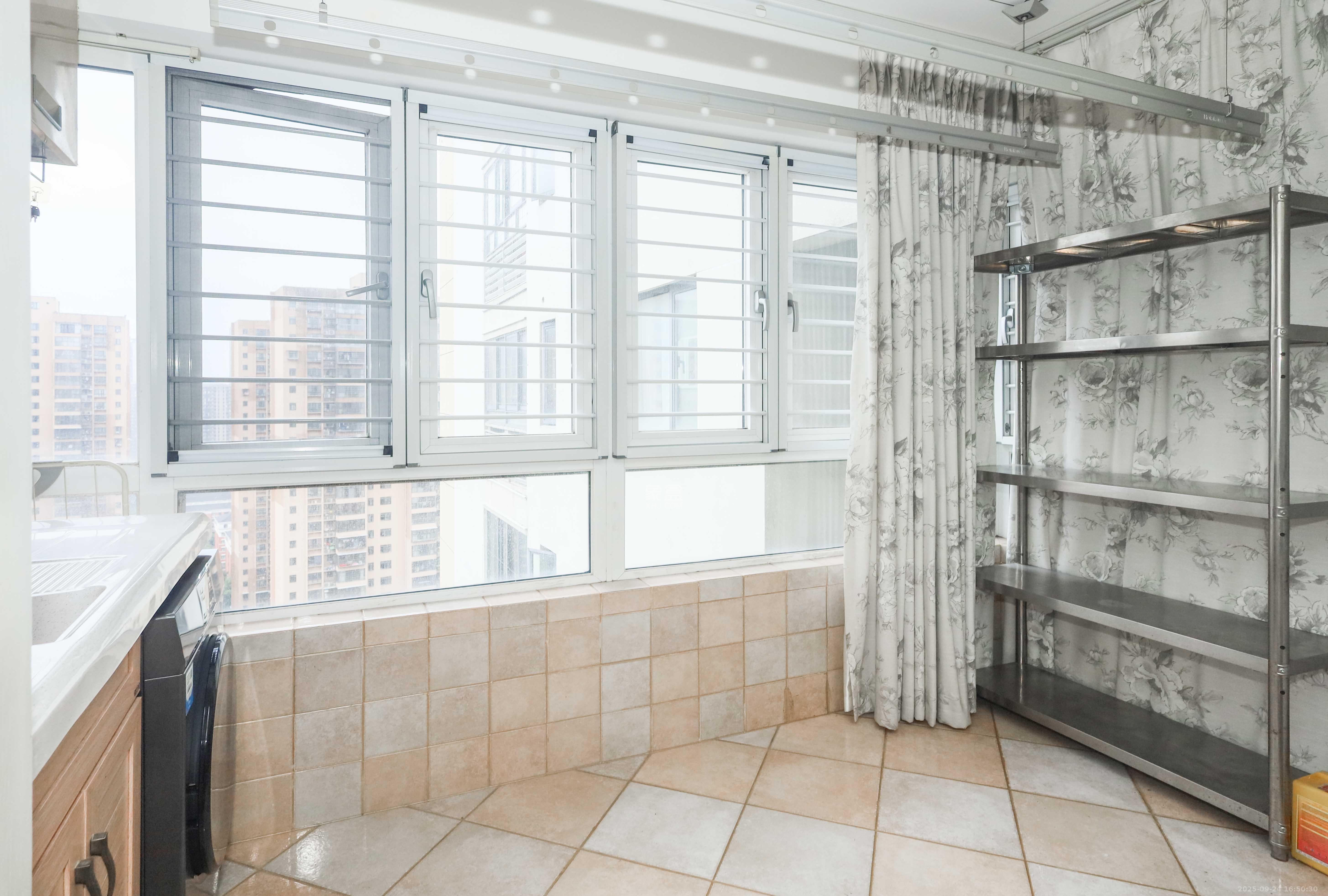 好莱城(弘德西街) 2室2厅1卫 66.0万 好莱城(弘德西街) 2室2厅1卫 66.0万阳台