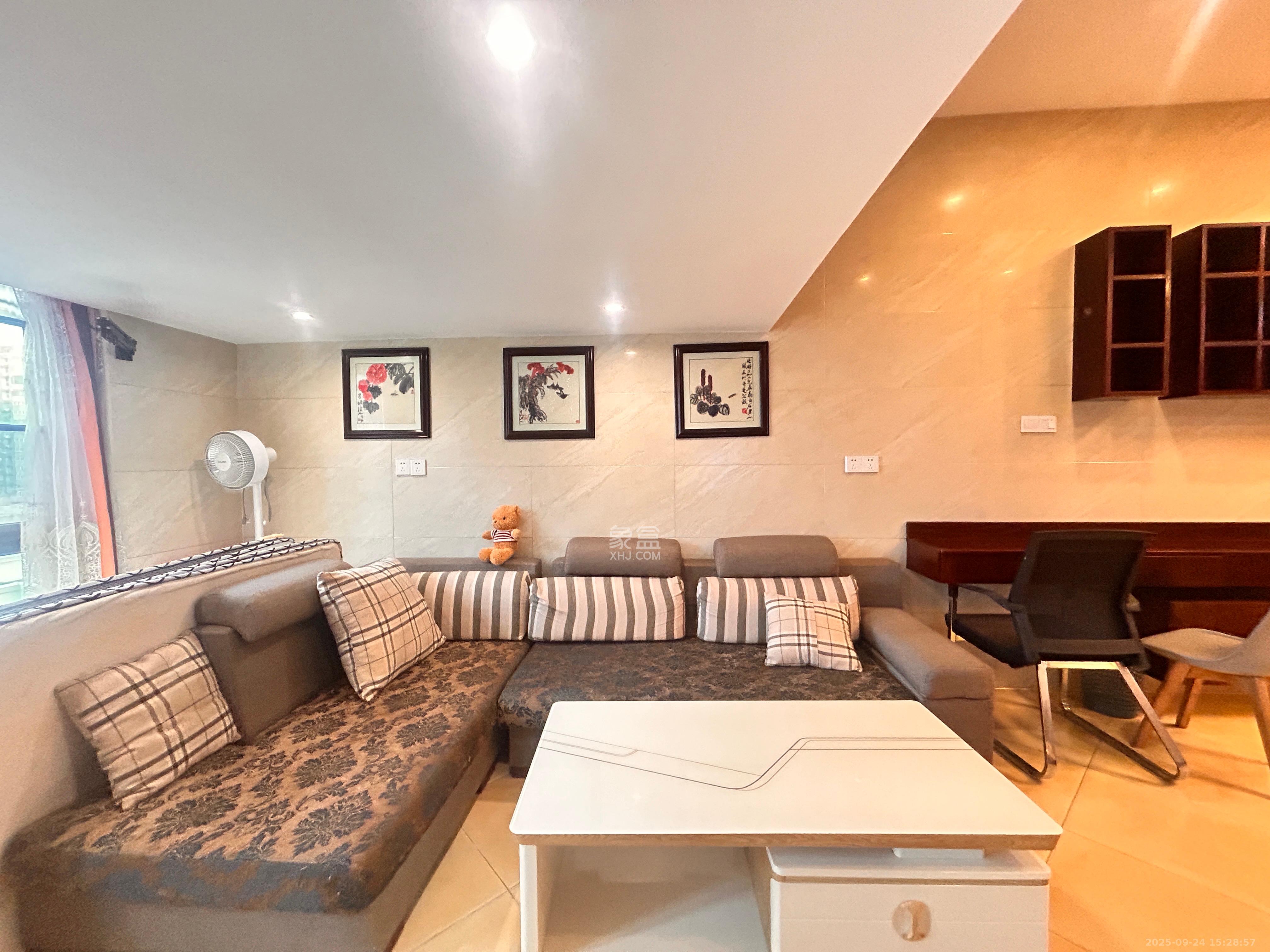 荣悦台 1室1厅1卫 2200.0元/月 荣悦台 1室1厅1卫 2200.0元/月室内图