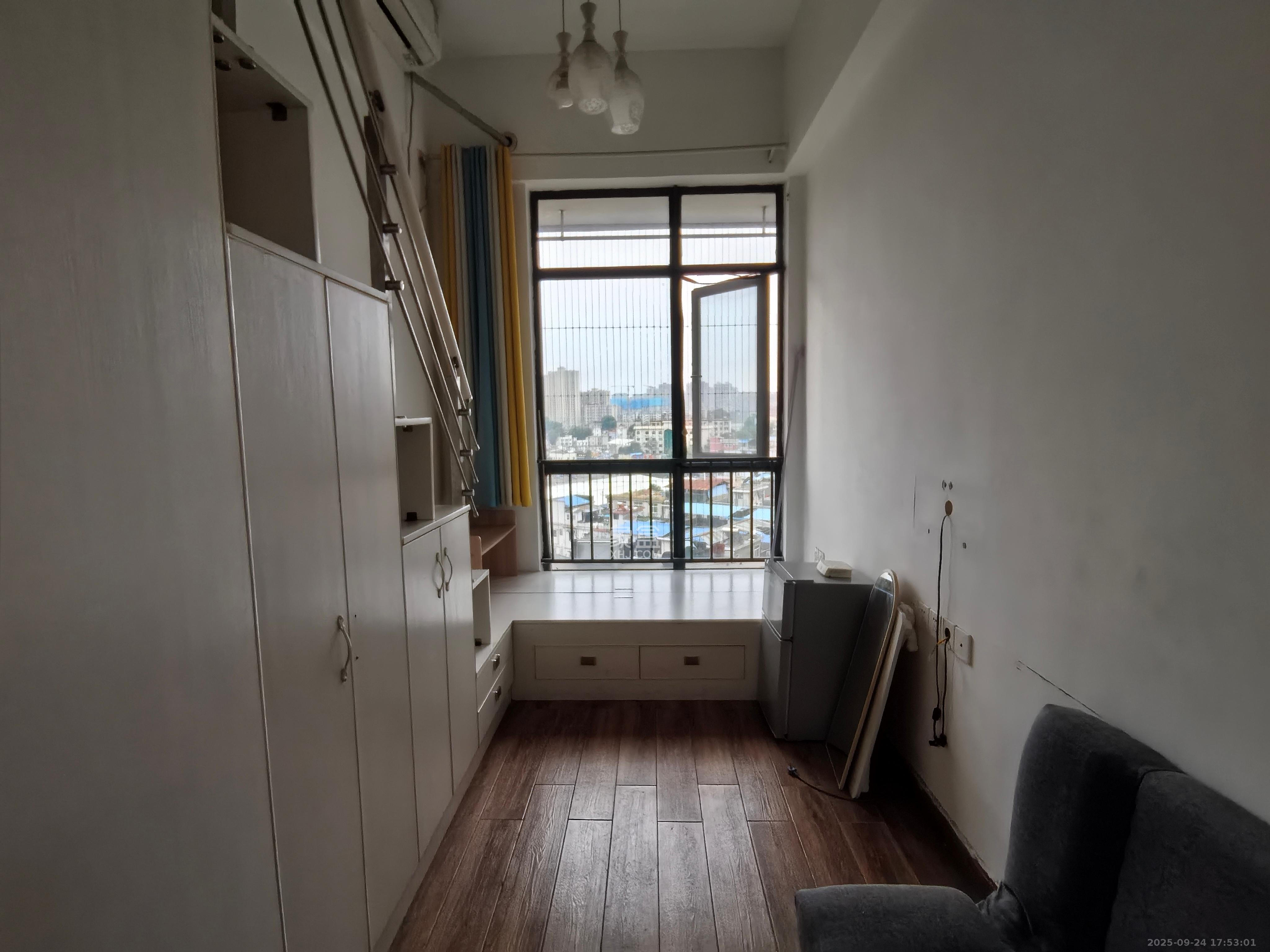 叠彩兰亭 1室1厅1卫 1100.0元/月 叠彩兰亭 1室1厅1卫 1100.0元/月室内图