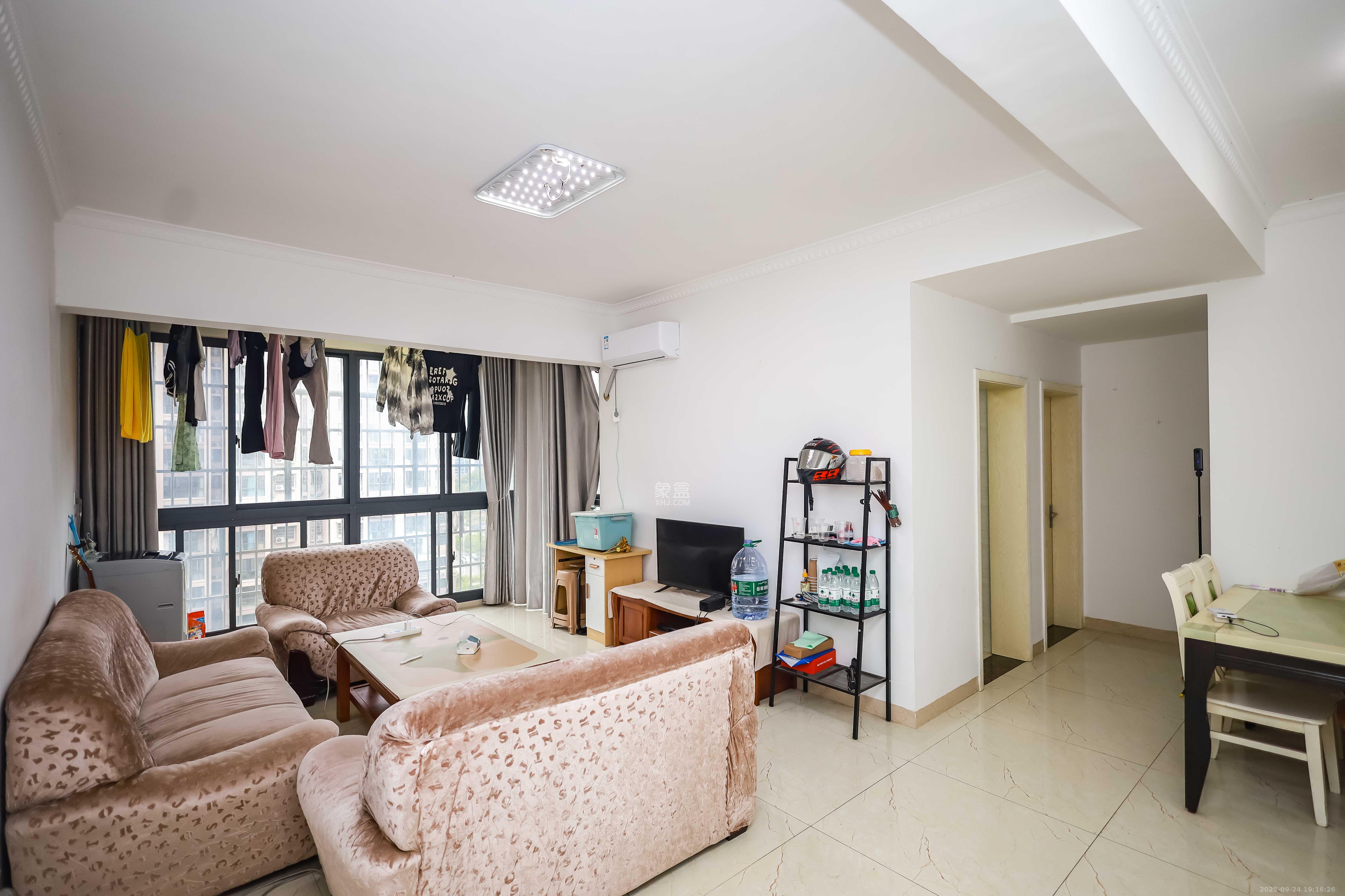 山水新城 2室1厅1卫 46.0万 山水新城 2室1厅1卫 46.0万客厅