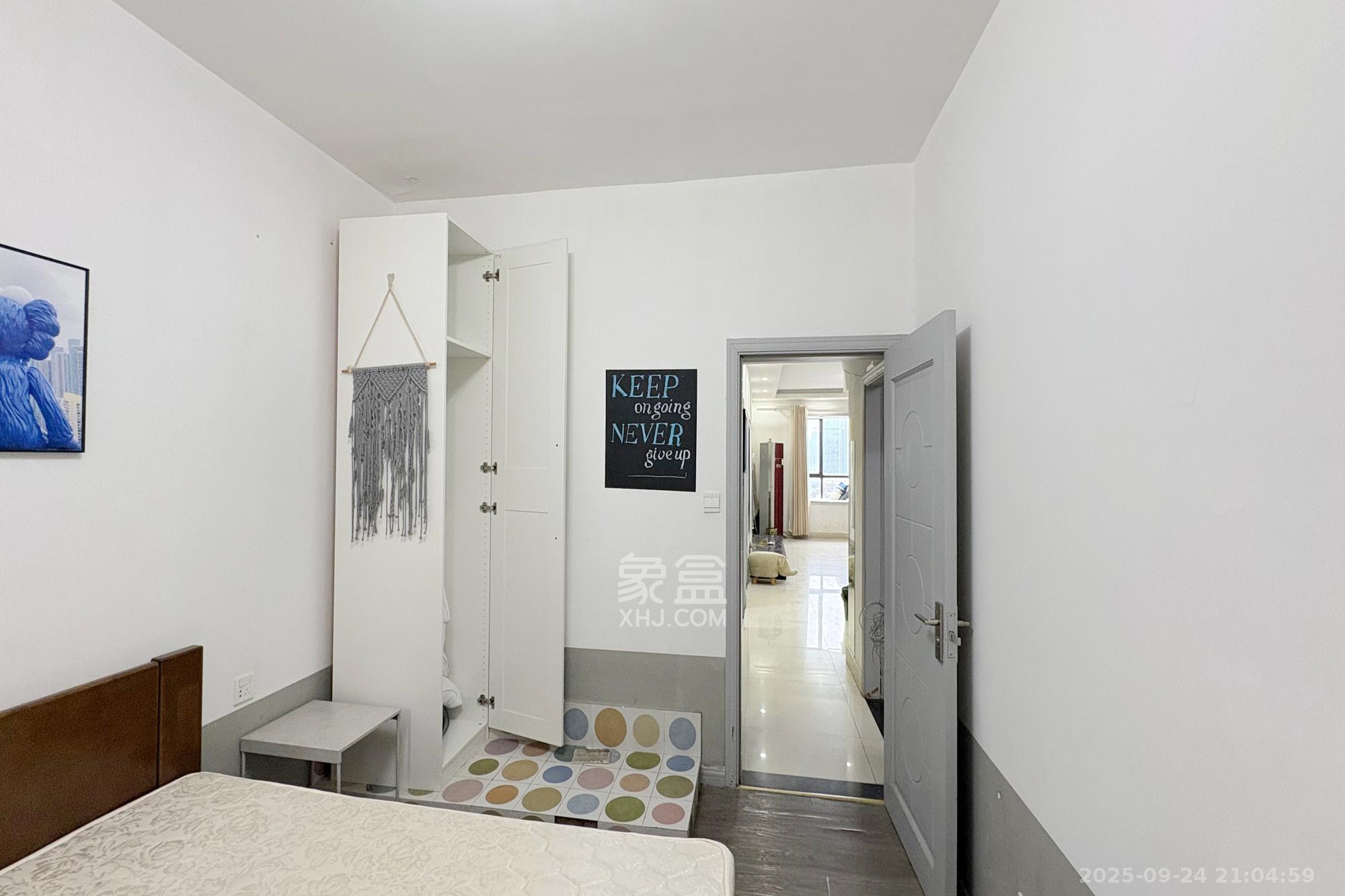 五一大道202(中环壹世界) 3室2厅1卫 130.0万 五一大道202(中环壹世界) 3室2厅1卫 130.0万卧室