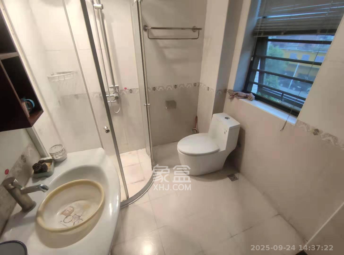 尚东紫郡 3室2厅2卫 2500.0元/月 尚东紫郡 3室2厅2卫 2500.0元/月室内图