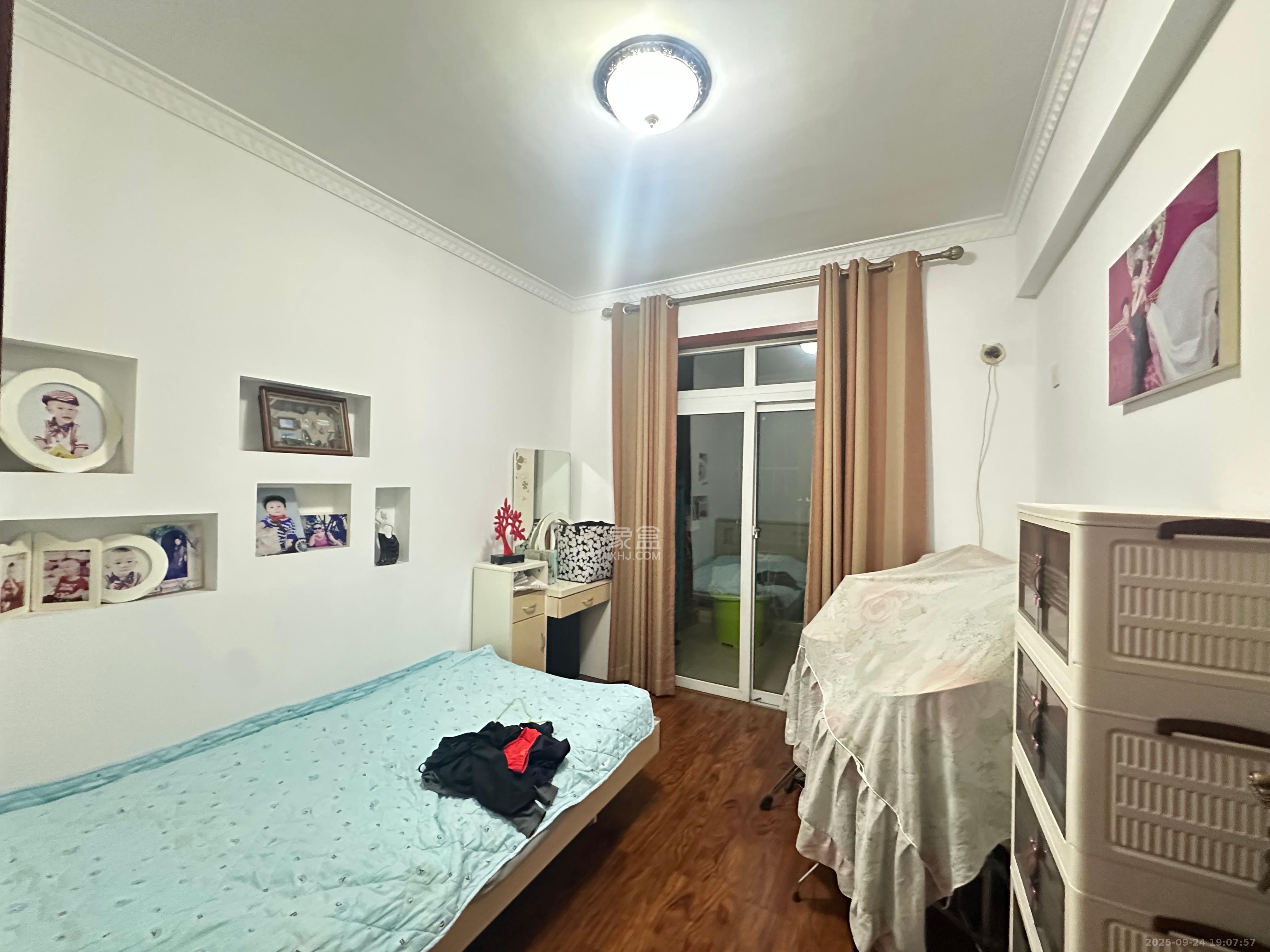 筑梦佳园  4室2厅1卫    2400.0元/月室内图