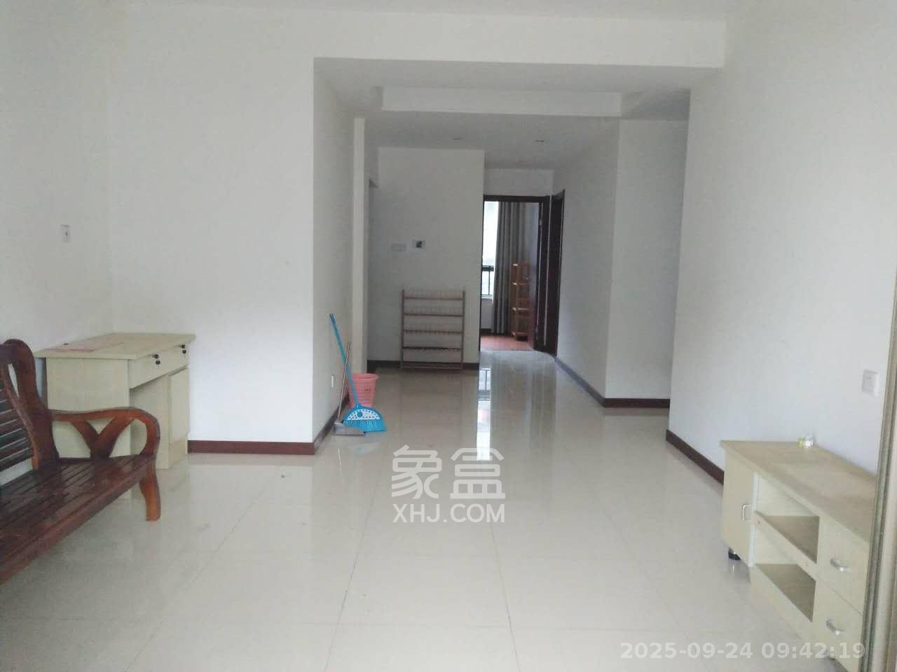 绿地公馆(绿地名邸) 3室2厅1卫 2500.0元/月 绿地公馆(绿地名邸) 3室2厅1卫 2500.0元/月室内图