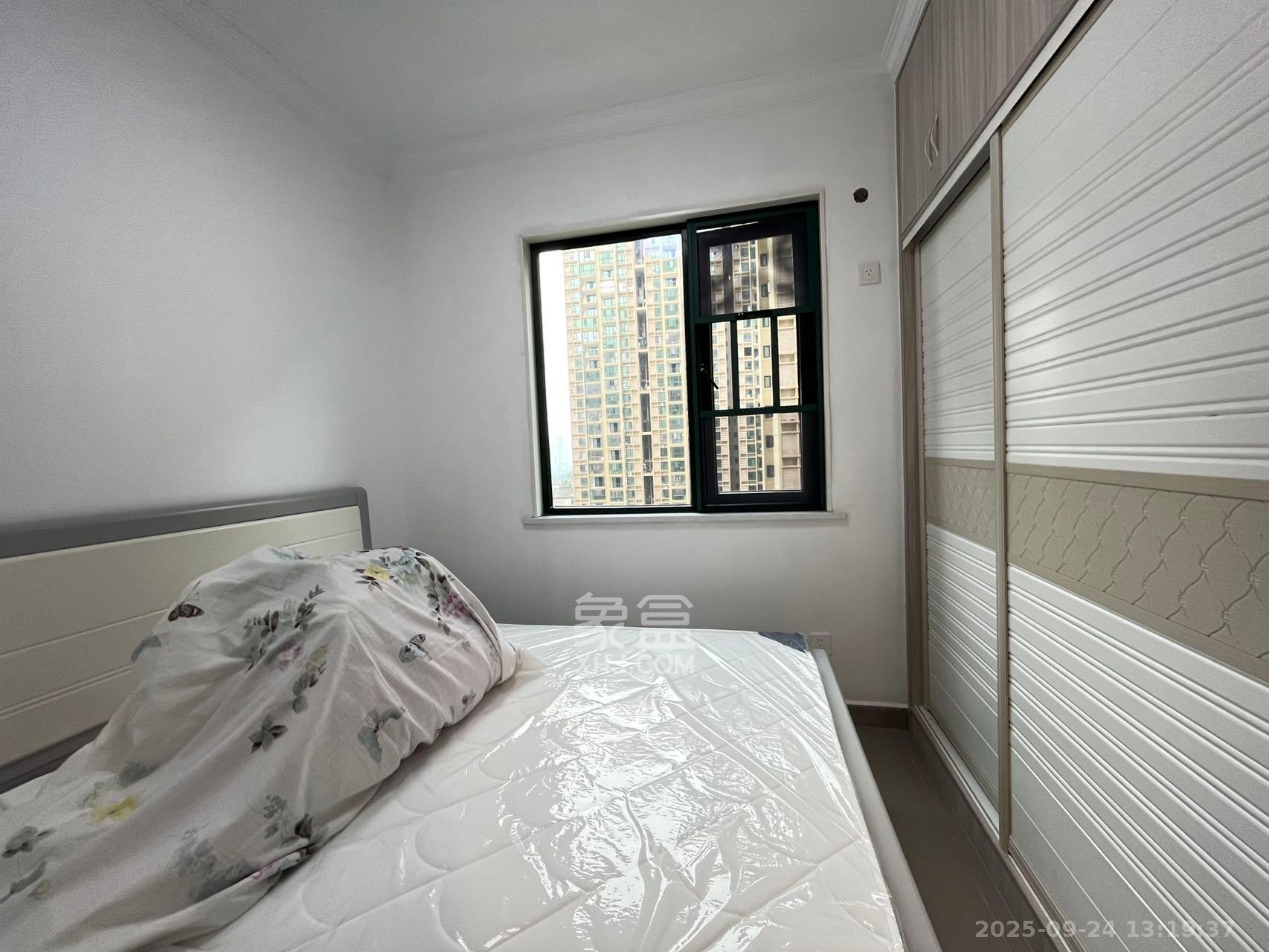 富基世纪公园 4室2厅2卫 2200.0元/月 富基世纪公园 4室2厅2卫 2200.0元/月室内图