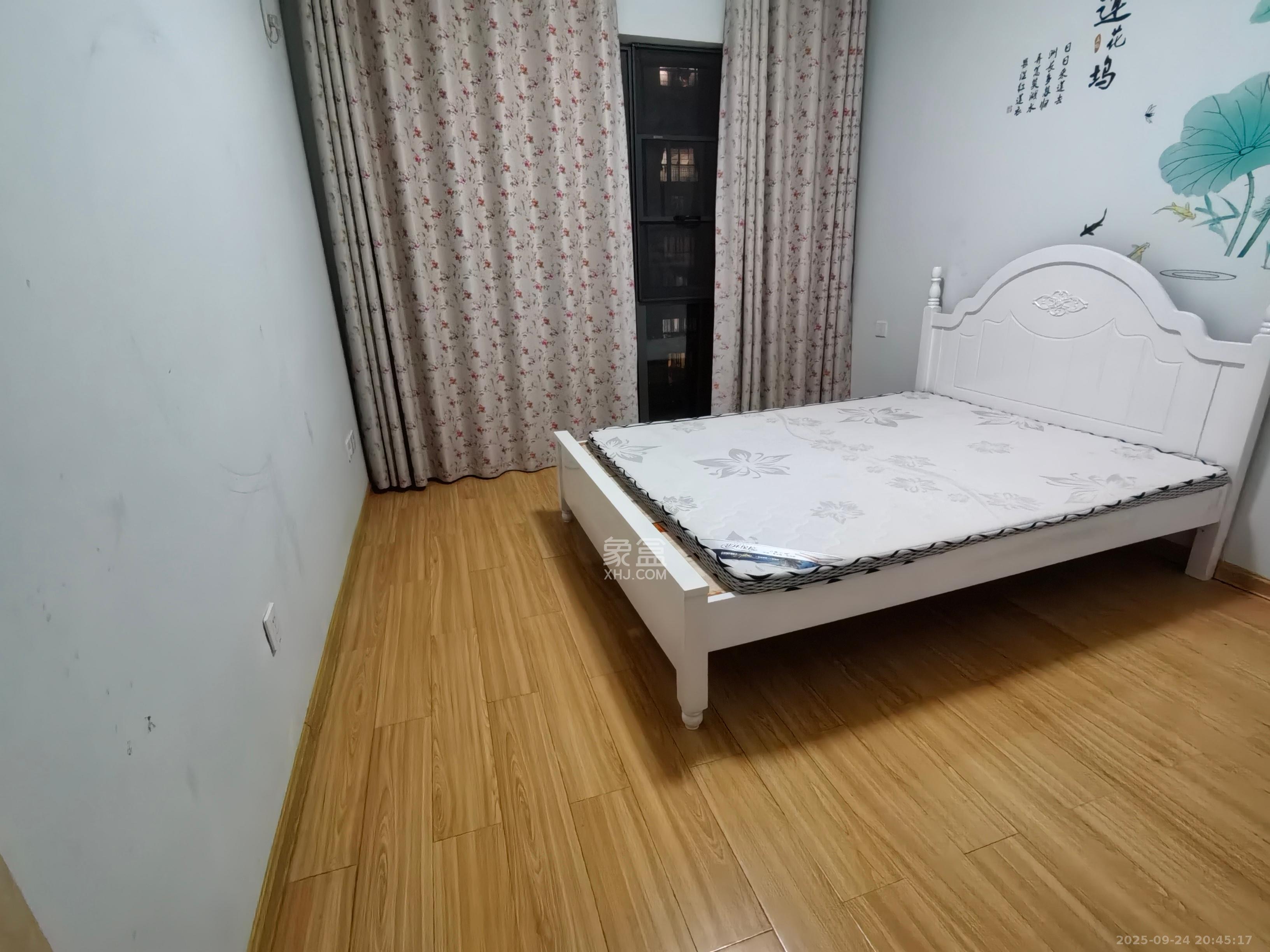 卓越蔚蓝海岸二期  3室2厅1卫    2500.0元/月室内图