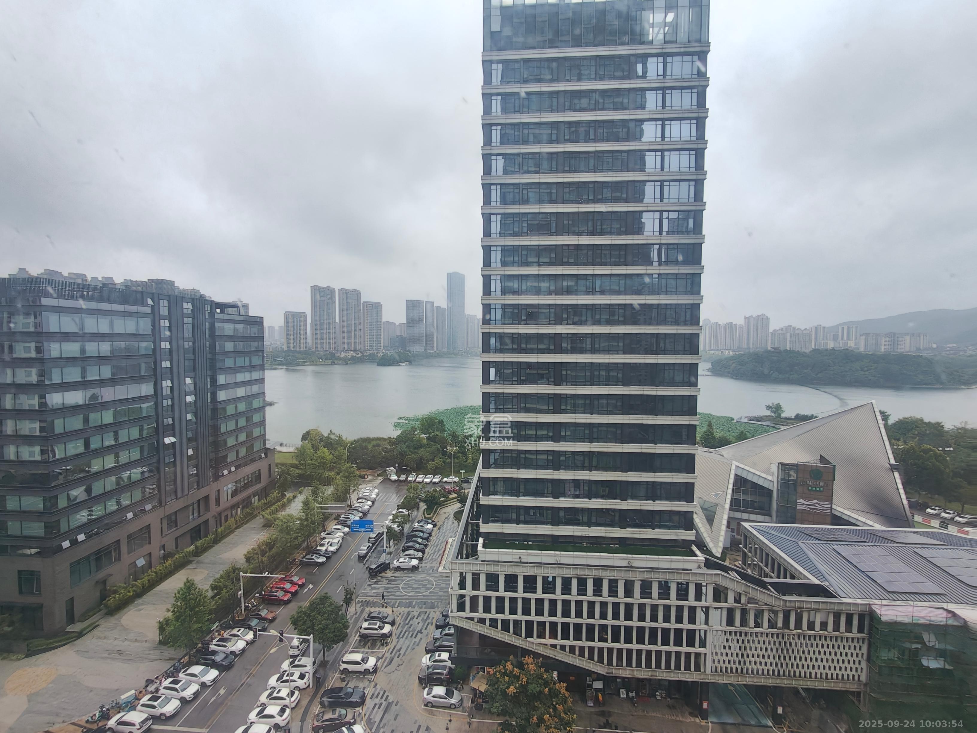 卓越浅水湾  1室1厅1卫   2000.00元/月室内图