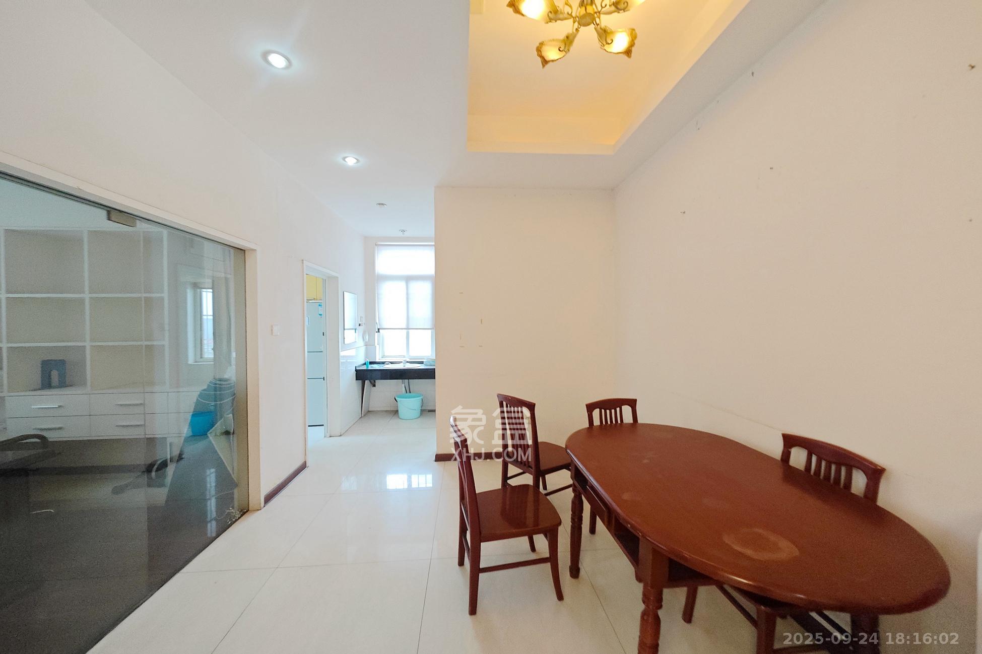 鑫天鑫城 4室2厅2卫 125.0万 鑫天鑫城 4室2厅2卫 125.0万客厅