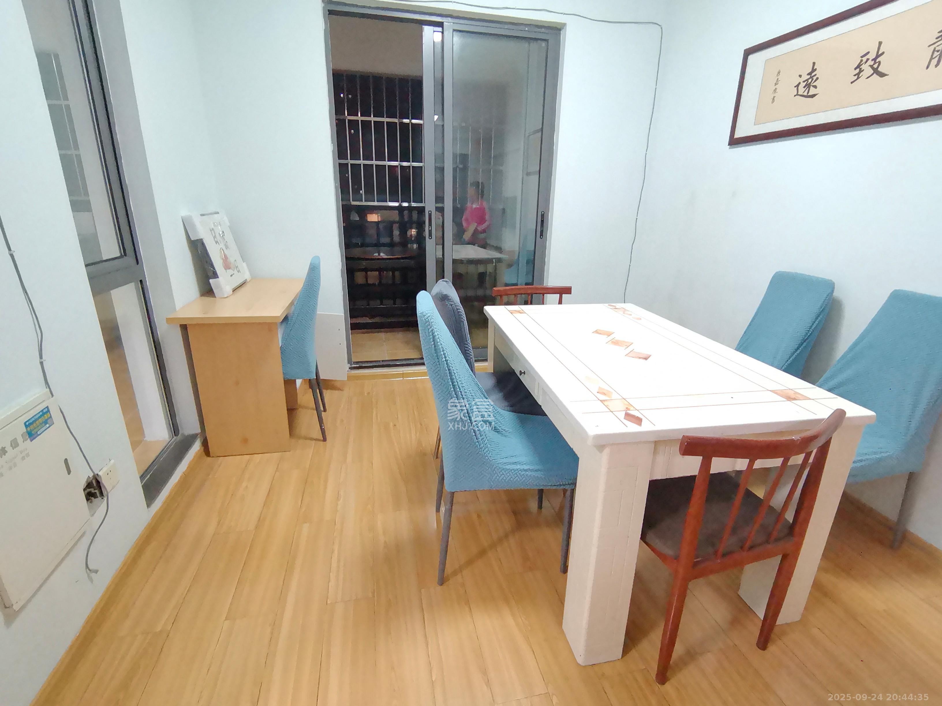 卓越蔚蓝海岸二期  3室2厅1卫    2500.0元/月室内图