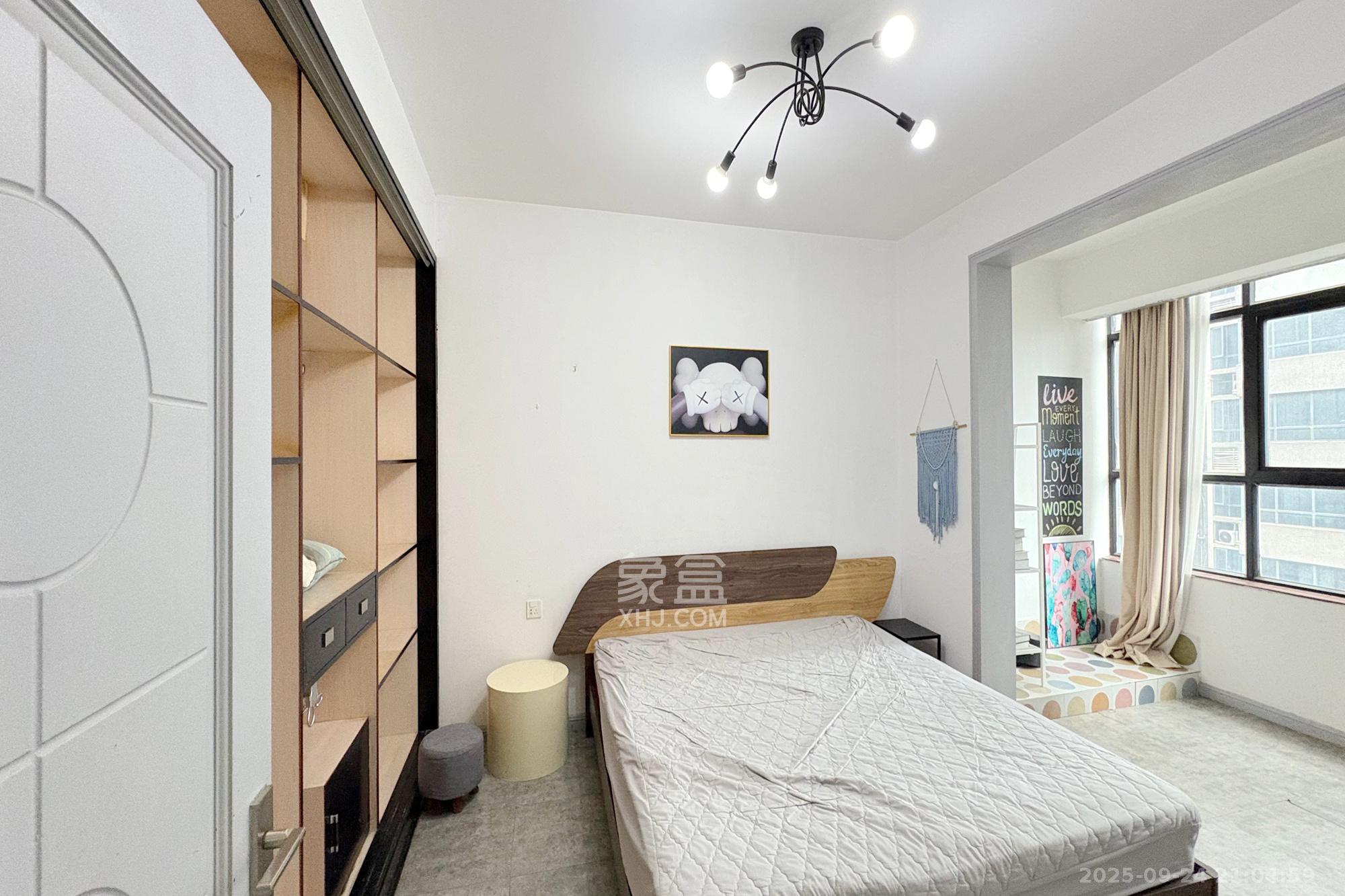 五一大道202(中环壹世界) 3室2厅1卫 130.0万 五一大道202(中环壹世界) 3室2厅1卫 130.0万卧室