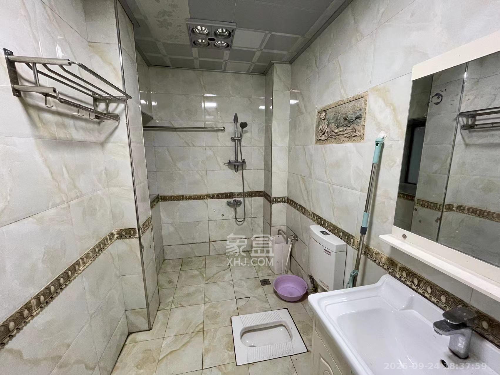 高信向日葵 2室2厅2卫 2000.0元/月 高信向日葵 2室2厅2卫 2000.0元/月室内图