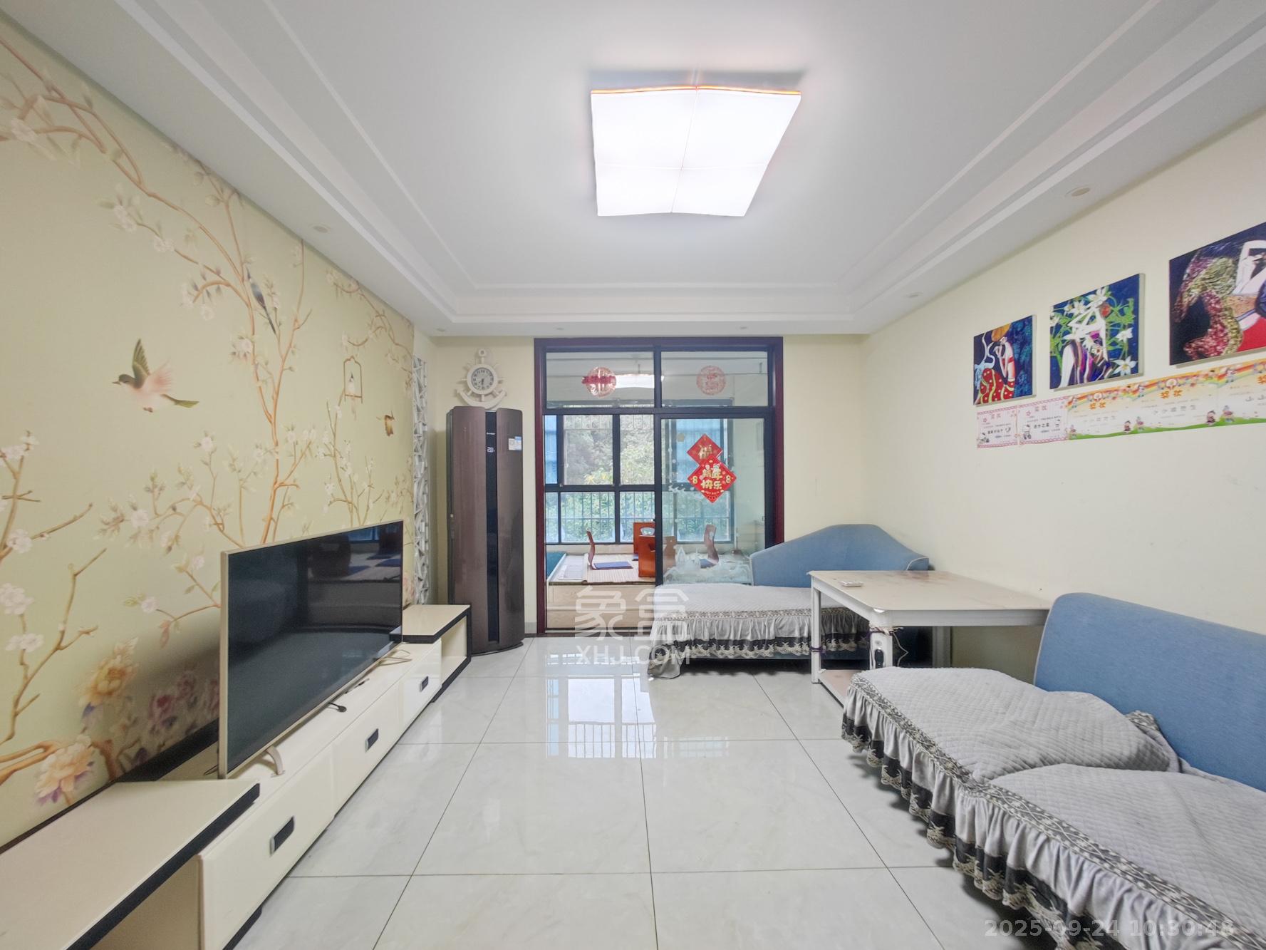 翡翠云天 3室2厅1卫 75.0万 翡翠云天 3室2厅1卫 75.0万客厅