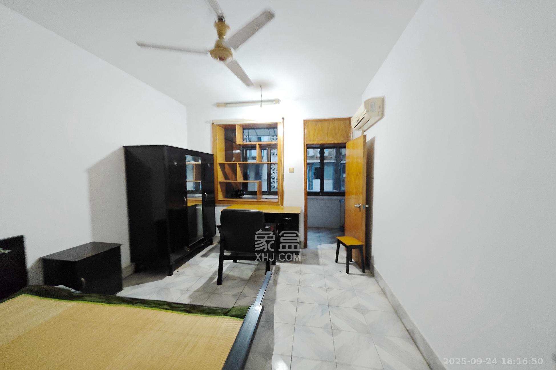 长重机械厂宿舍  2室2厅1卫    37.5万 长重机械厂宿舍  2室2厅1卫    37.5万卧室