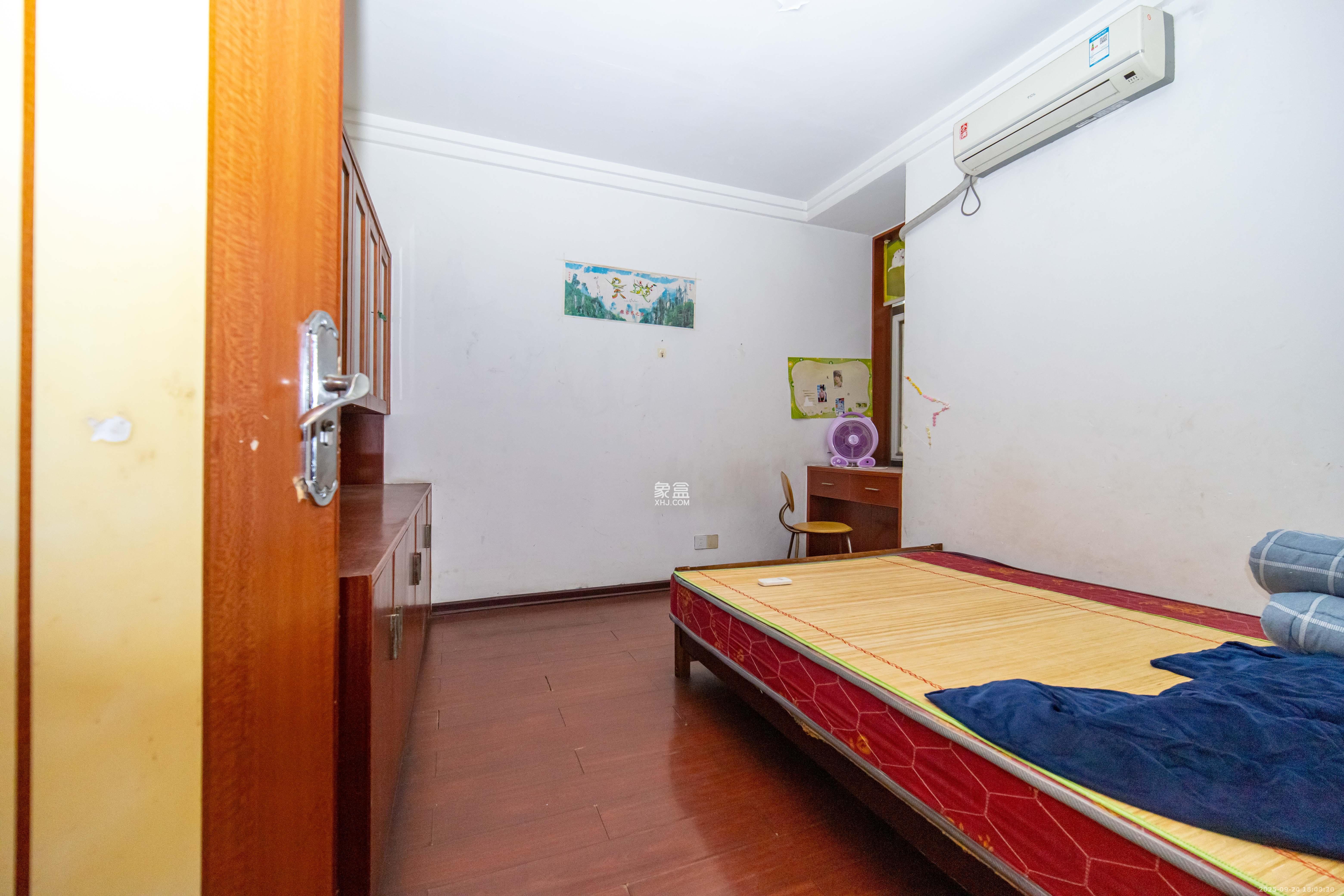 湘绣城 3室2厅1卫 1200.0元/月 湘绣城 3室2厅1卫 1200.0元/月室内图