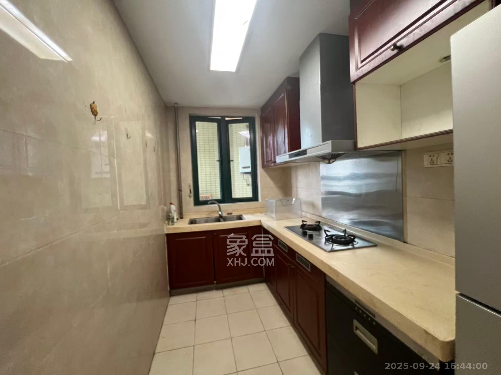 恒大雅苑 3室2厅2卫 2200.0元/月 恒大雅苑 3室2厅2卫 2200.0元/月室内图