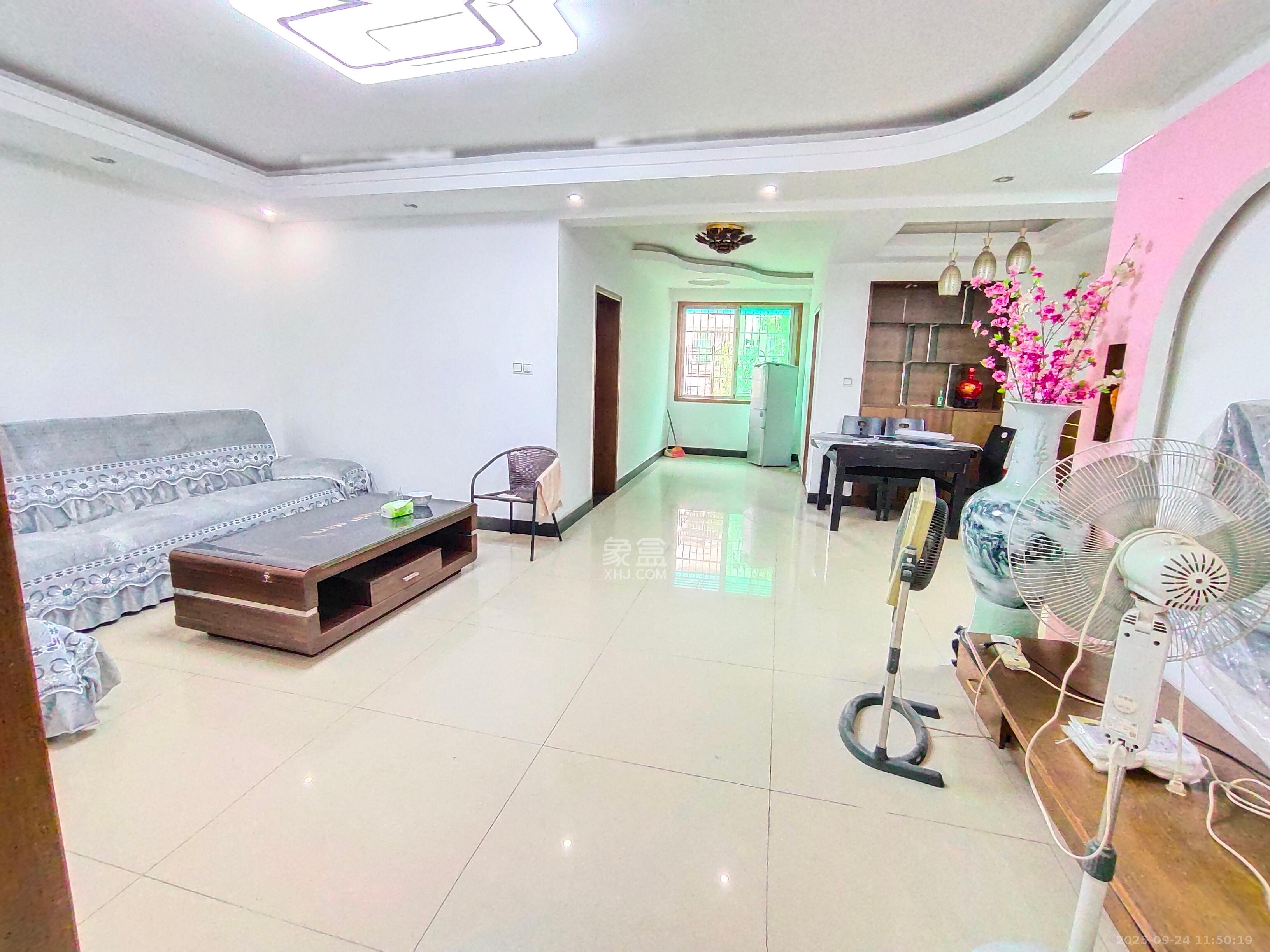 中南汽车世界 3室2厅1卫 1500.0元/月 中南汽车世界 3室2厅1卫 1500.0元/月室内图