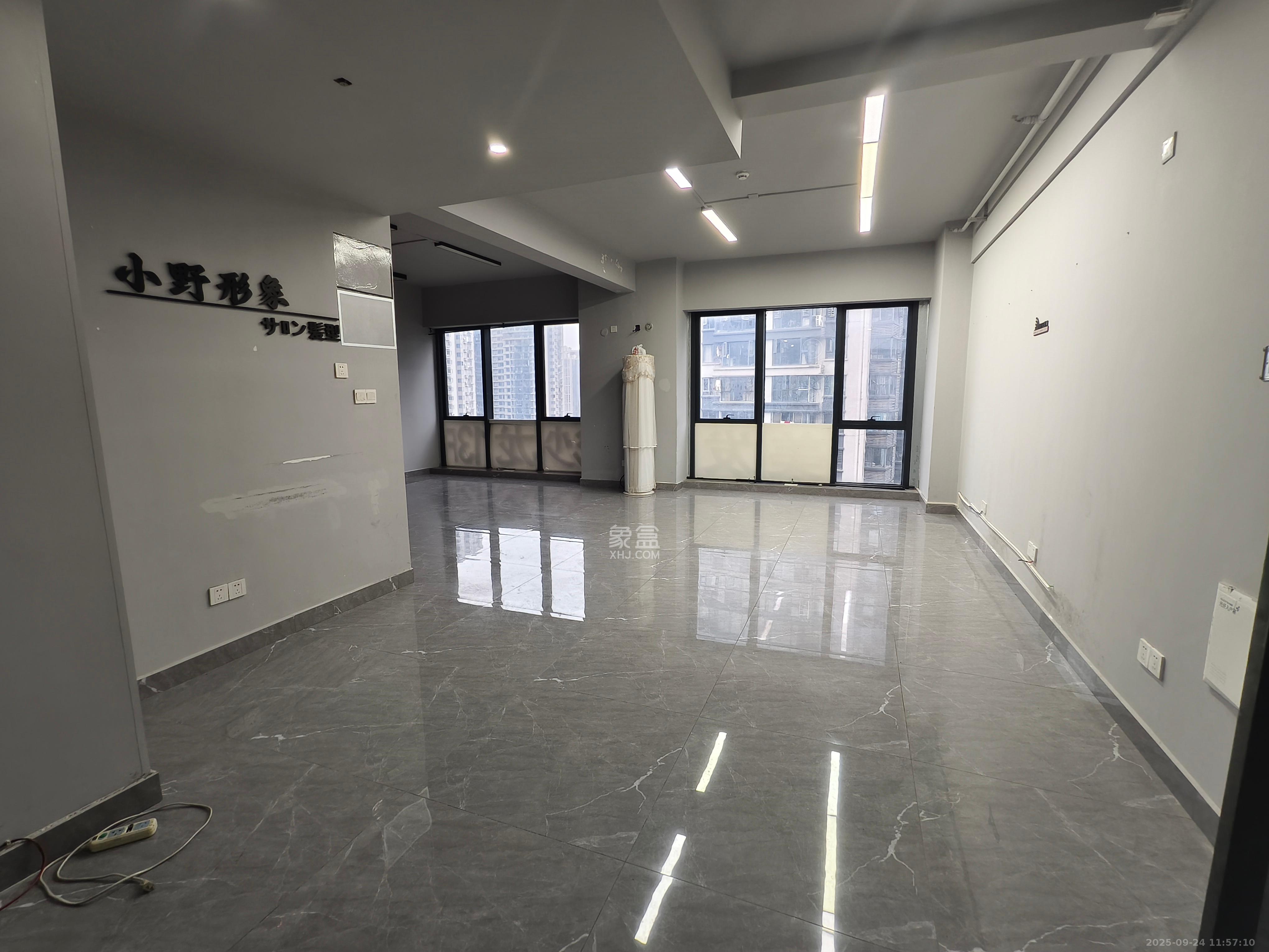 中建悦和城  2室1厅1卫    2400.0元/月室内图