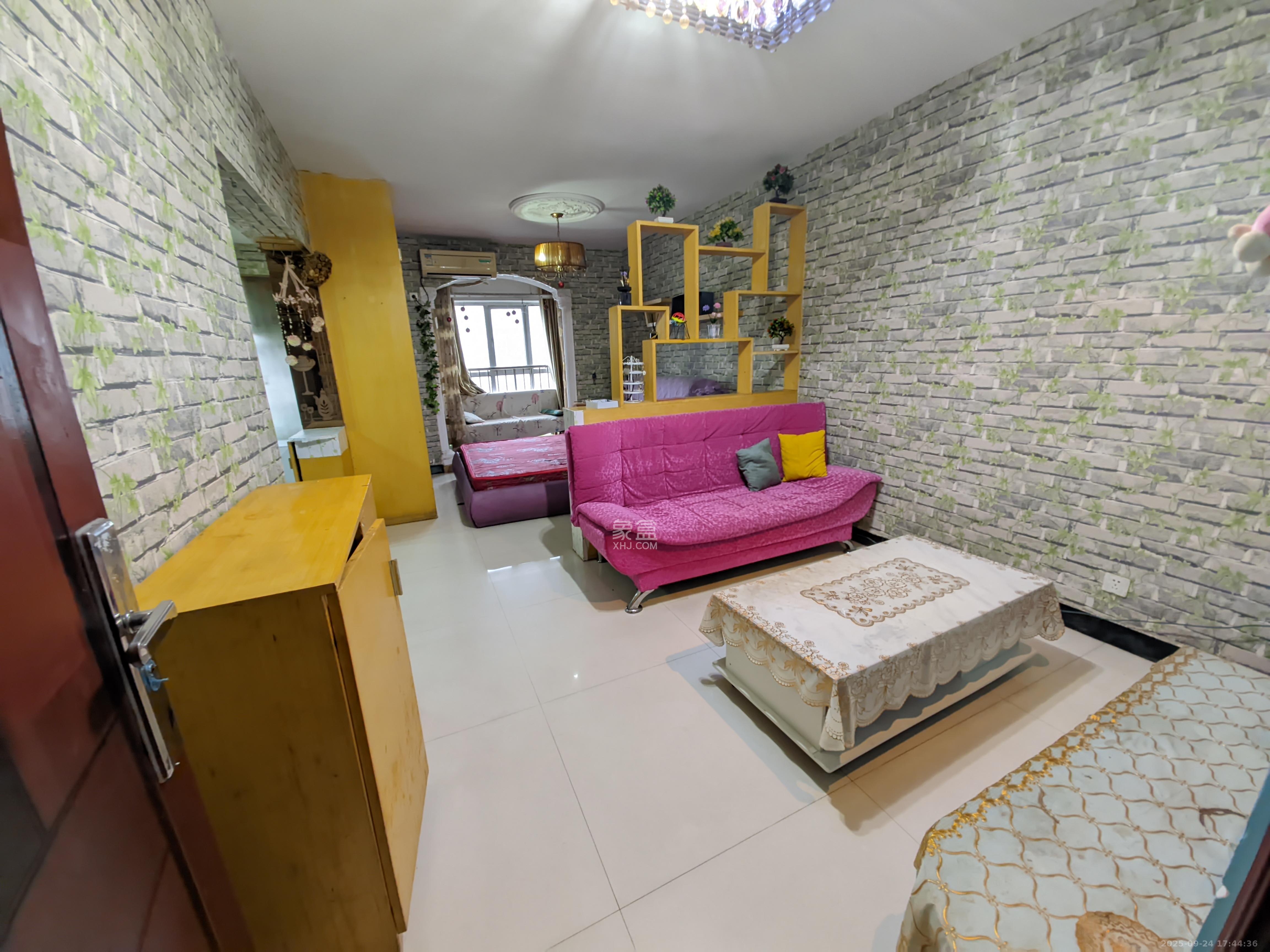 左岸右岸 1室1厅1卫 1400.0元/月 左岸右岸 1室1厅1卫 1400.0元/月室内图