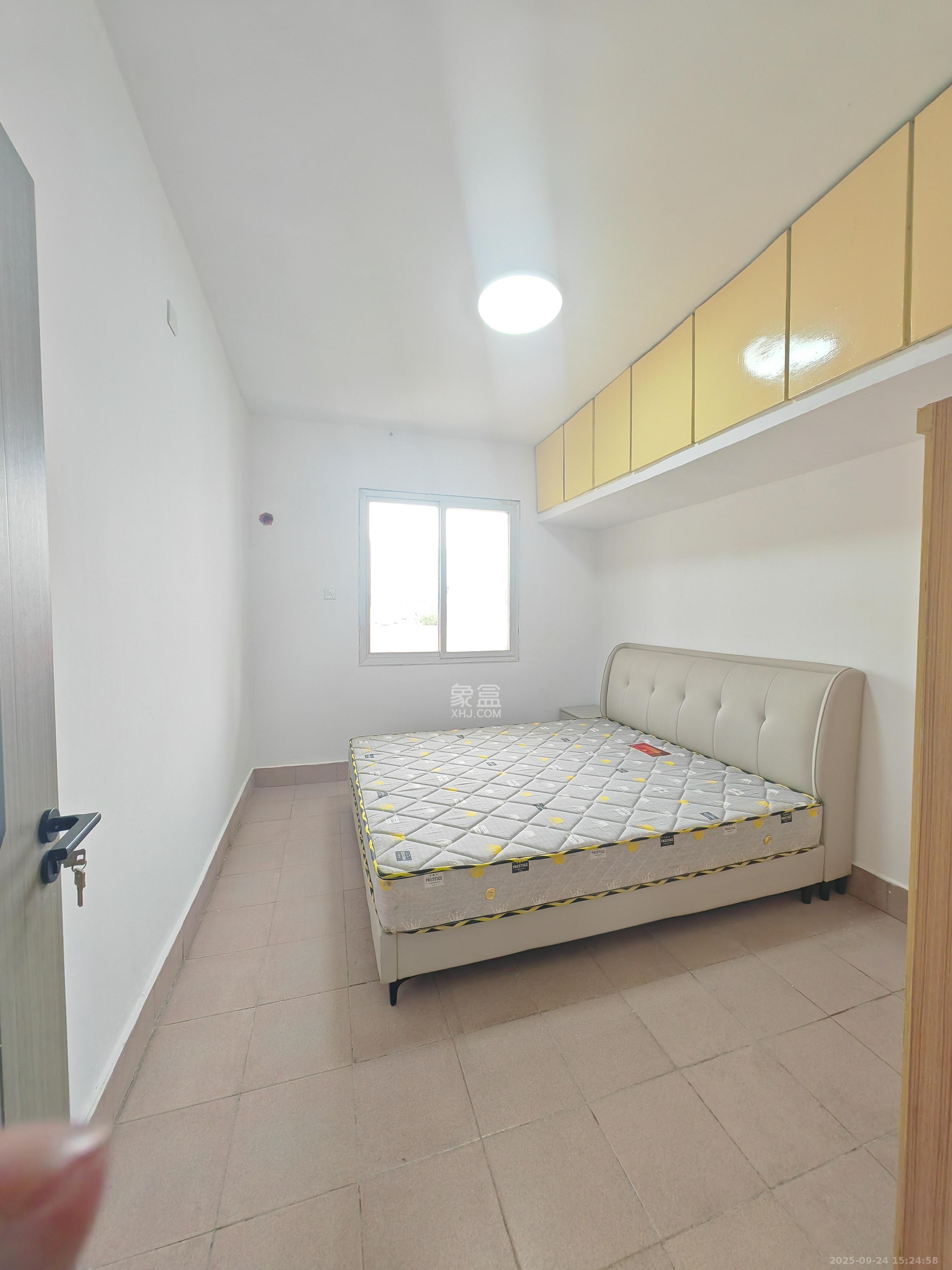 桂花路锻压小区  2室1厅1卫    1350.0元/月 桂花路锻压小区  2室1厅1卫    1350.0元/月室内图