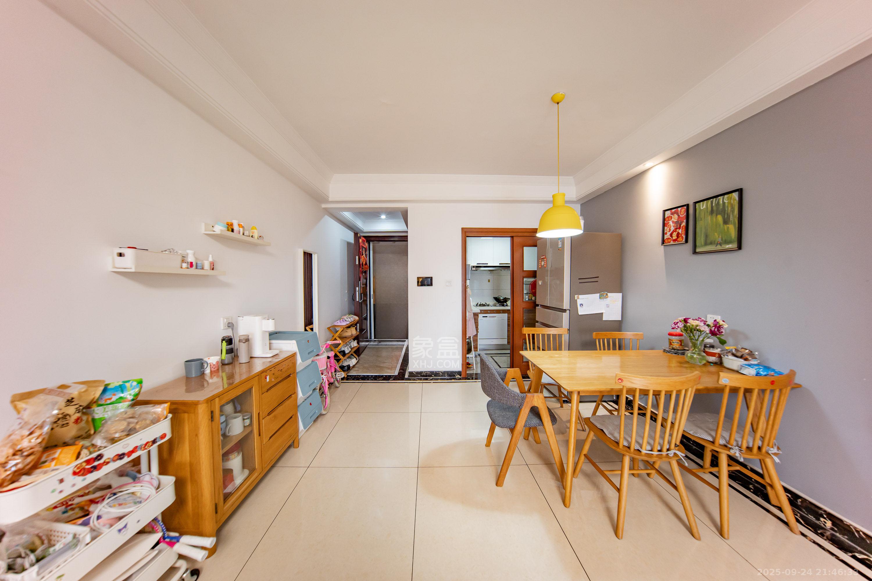 中海国际五期 1室0厅0卫 92.8万 中海国际五期 1室0厅0卫 92.8万客厅