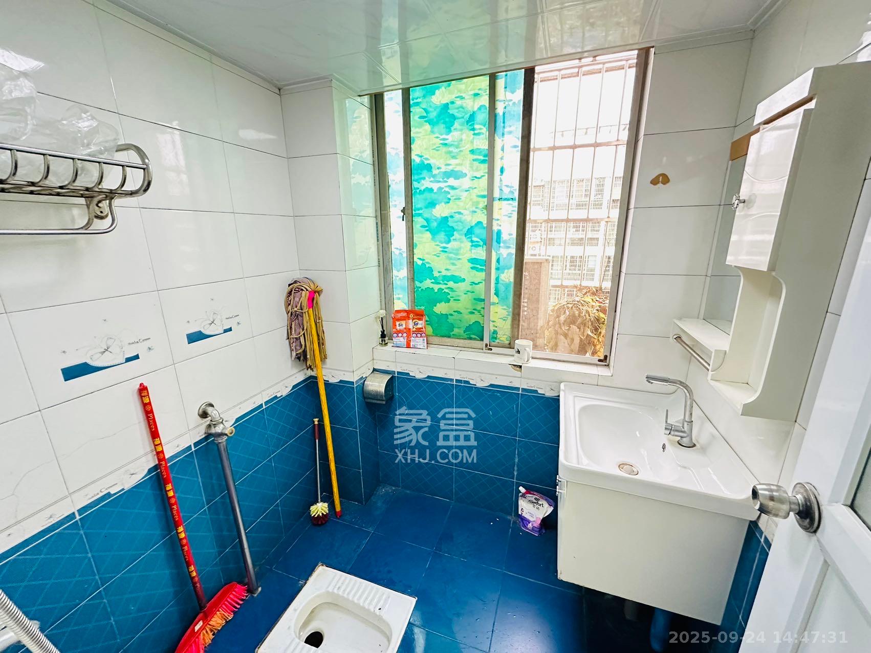 中南汽车世界 3室2厅1卫 1200.0元/月 中南汽车世界 3室2厅1卫 1200.0元/月室内图