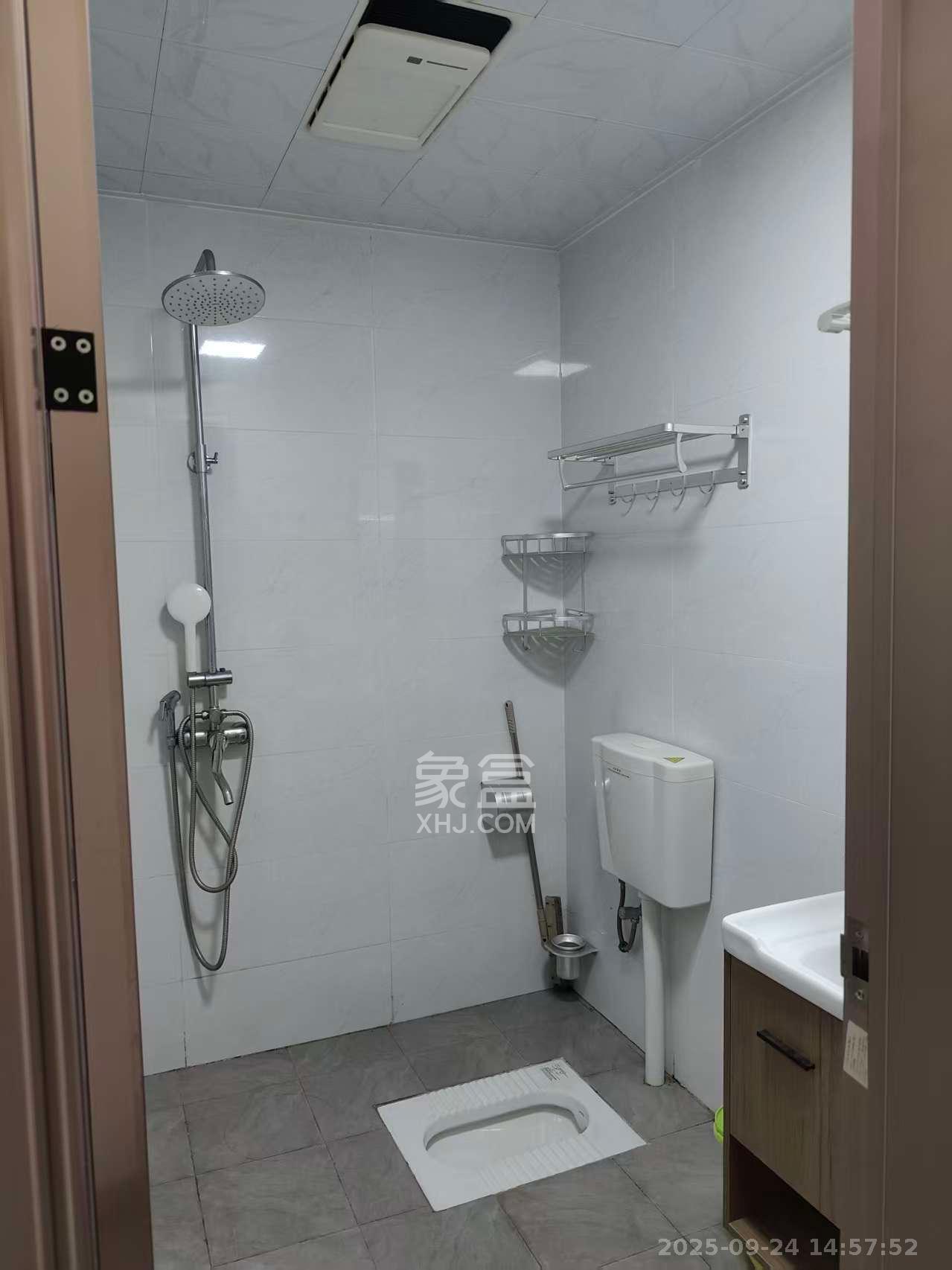 江南华府  2室2厅1卫    2400.0元/月室内图