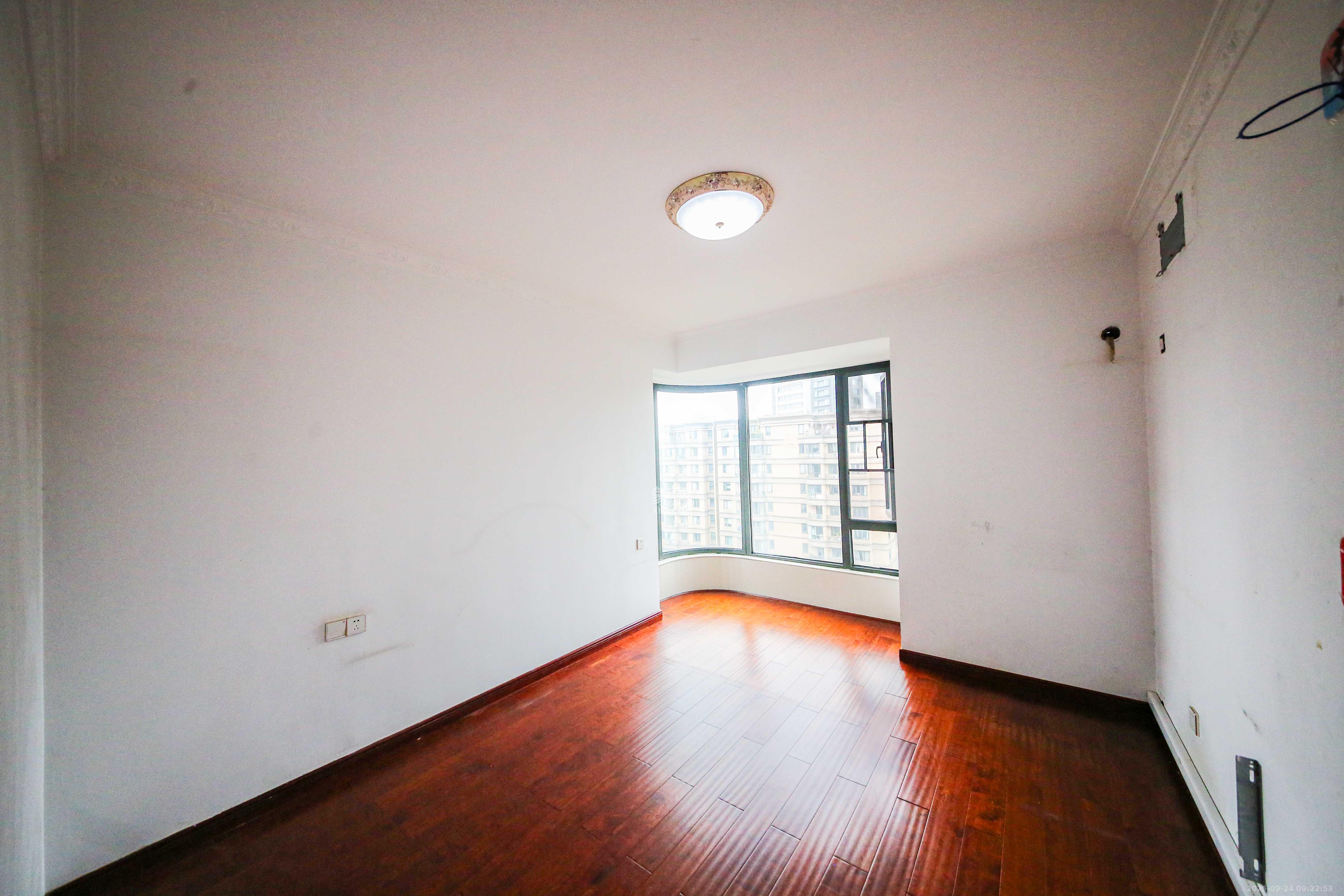 湘江雅颂居  4室2厅1卫    220.0万卧室