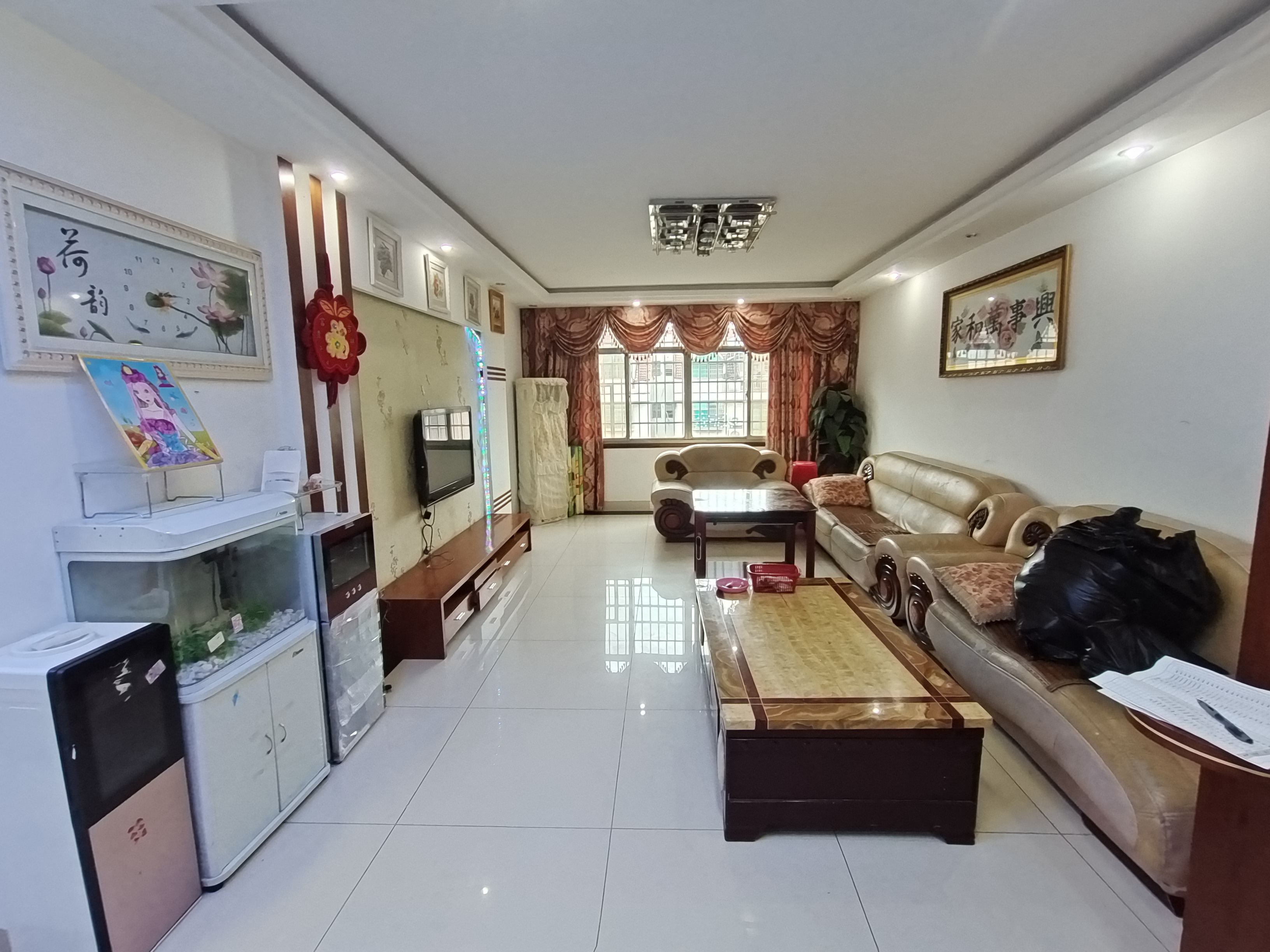 东方金林 1室0厅0卫 39.8万 东方金林 1室0厅0卫 39.8万客厅