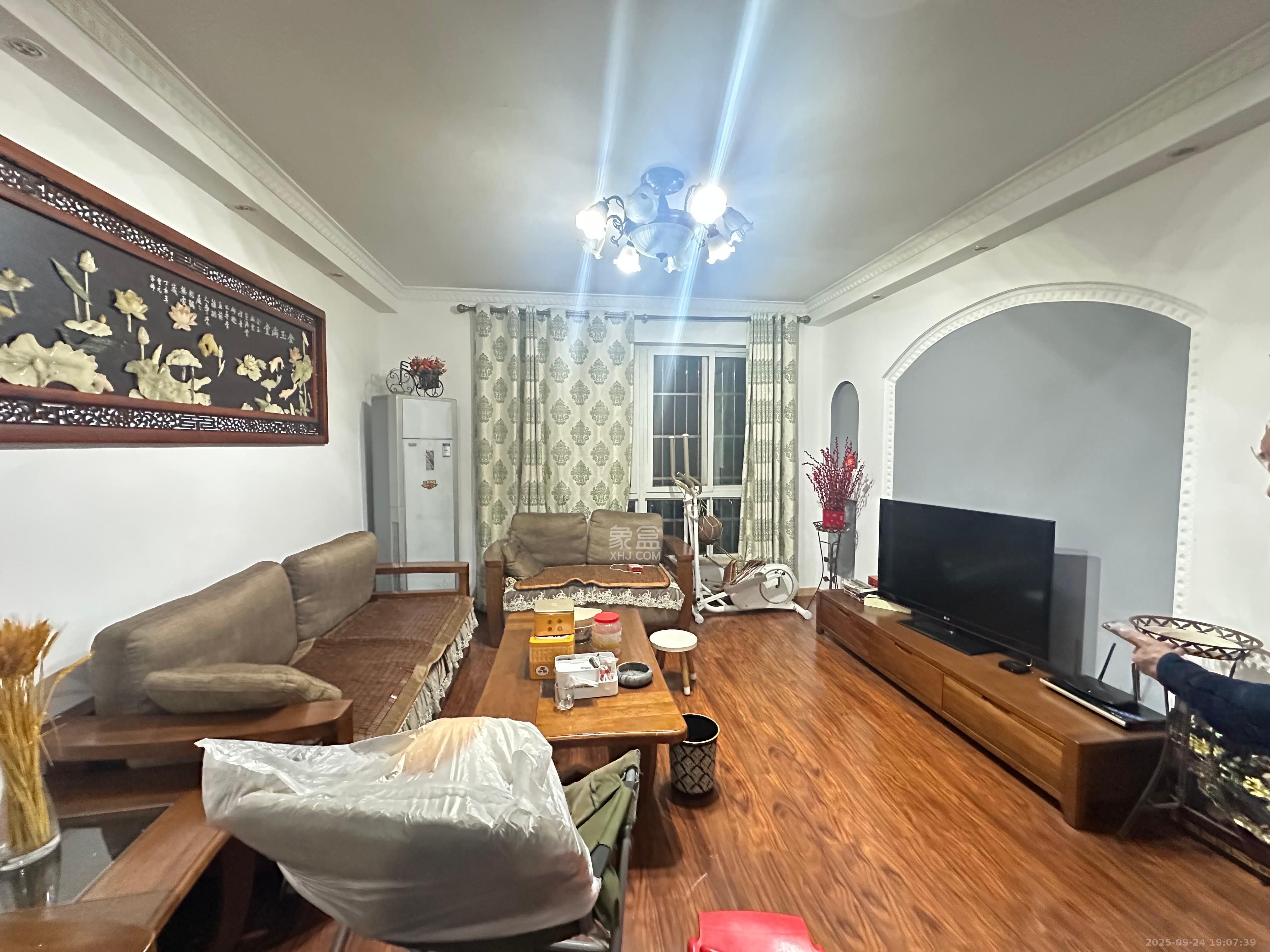 筑梦佳园  4室2厅1卫    2400.0元/月室内图1