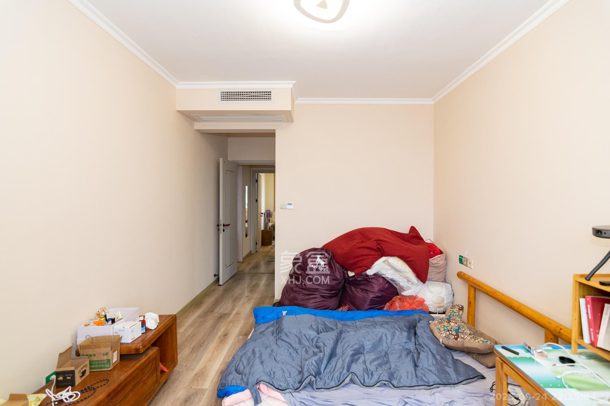 金地三千府(金地湖山樾、金地自在城) 3室2厅2卫 82.0万 金地三千府(金地湖山樾、金地自在城) 3室2厅2卫 82.0万卧室