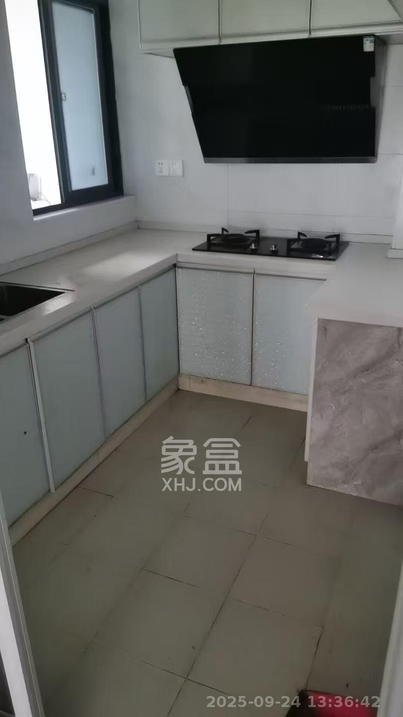 江南华府 3室2厅2卫 2500.0元/月 江南华府 3室2厅2卫 2500.0元/月室内图