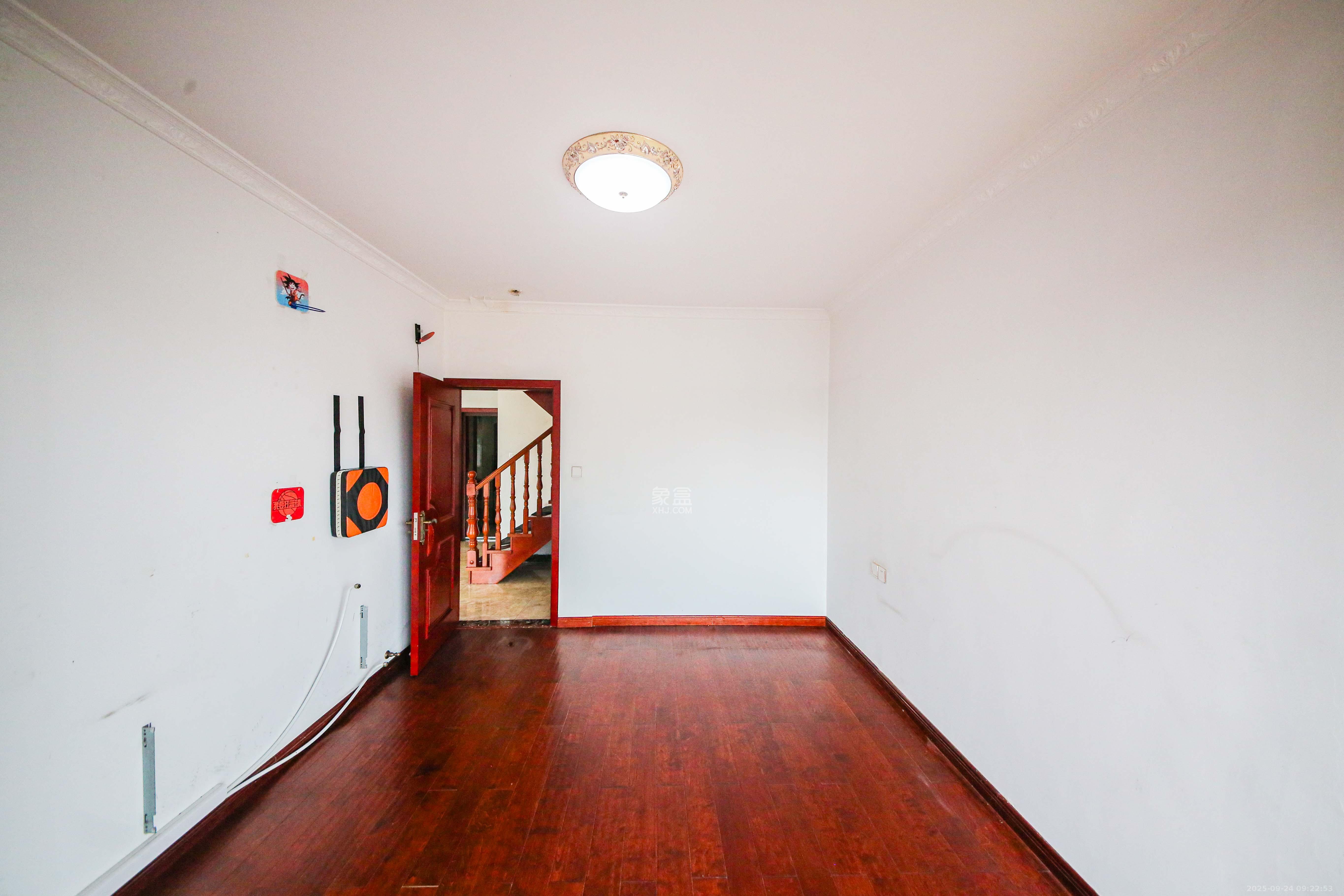 湘江雅颂居 4室2厅1卫 220.0万 湘江雅颂居 4室2厅1卫 220.0万卧室