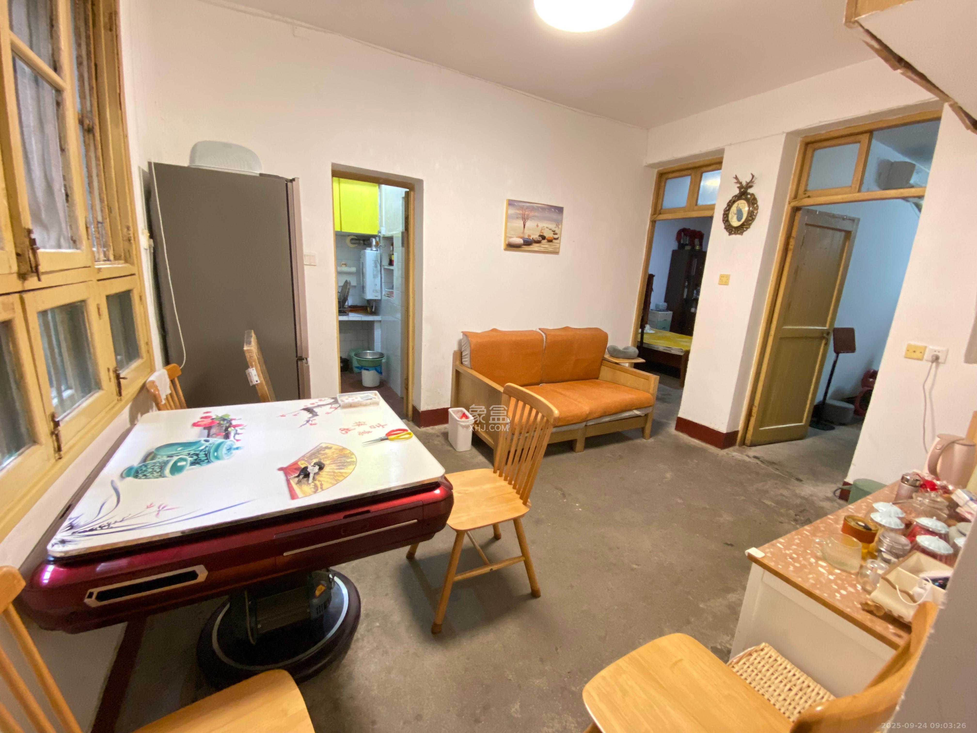 百纺大院宿舍  2室1厅1卫    1700.0元/月 百纺大院宿舍  2室1厅1卫    1700.0元/月