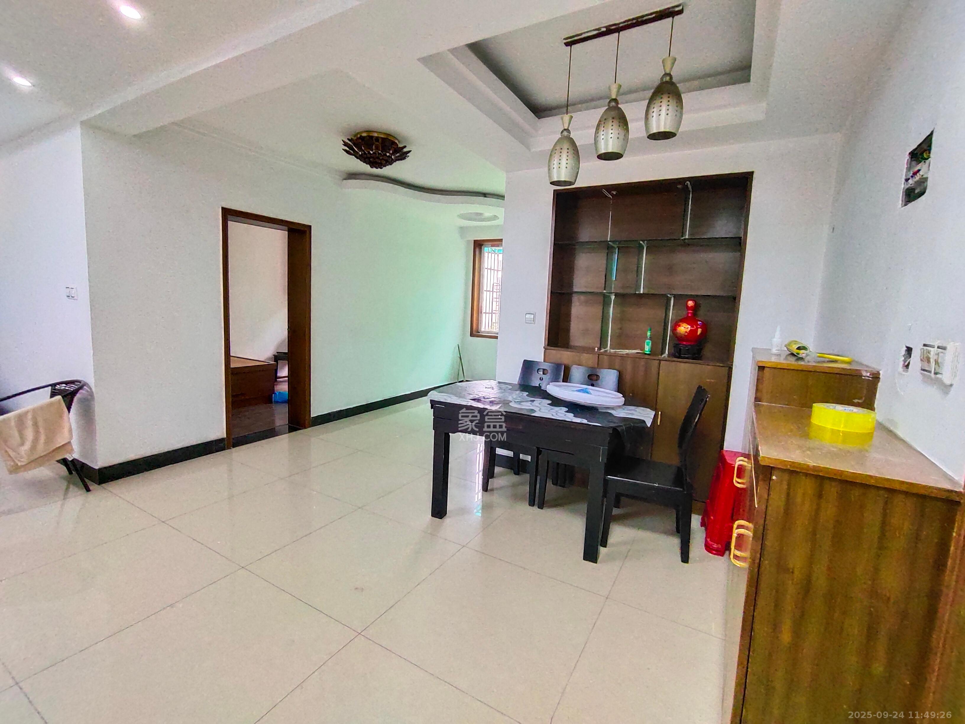 中南汽车世界 3室2厅1卫 1500.0元/月 中南汽车世界 3室2厅1卫 1500.0元/月室内图