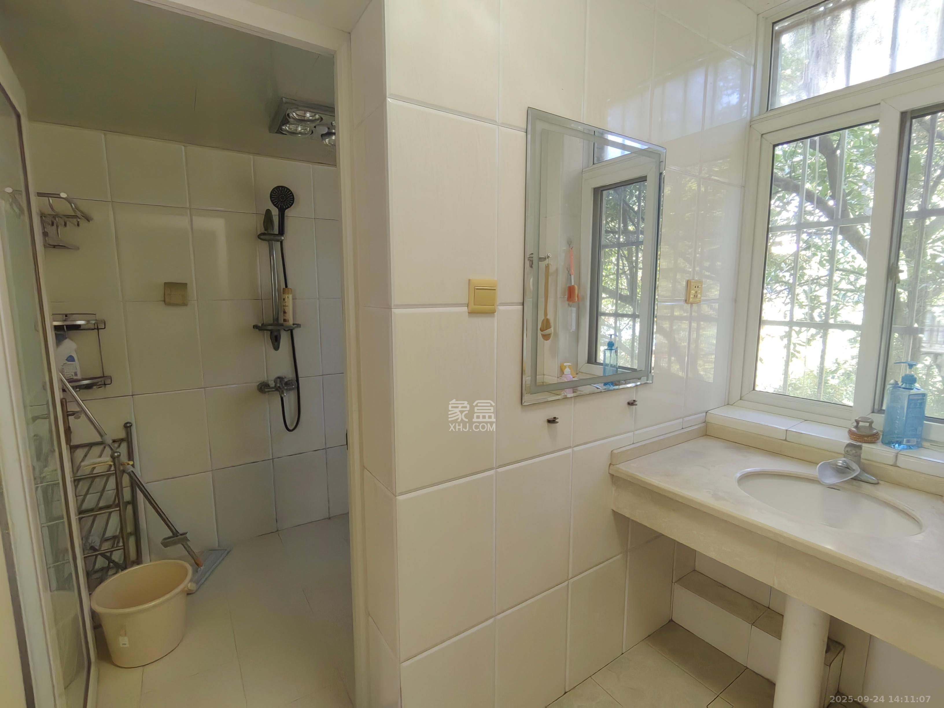 鄱阳小区  2室2厅1卫   1500.00元/月室内图