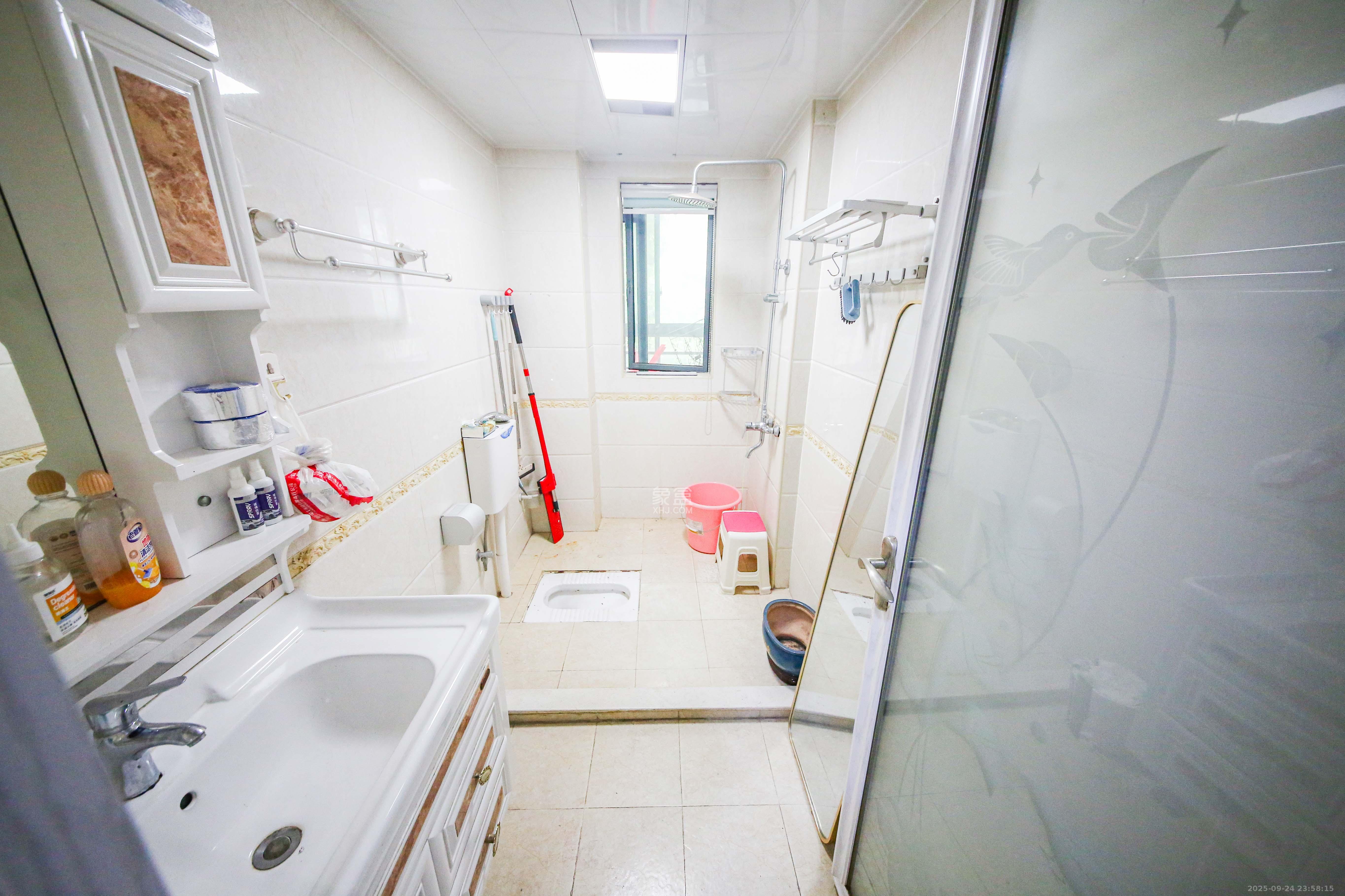 奥林匹克花园 3室2厅1卫 125.0万 奥林匹克花园 3室2厅1卫 125.0万卫生间