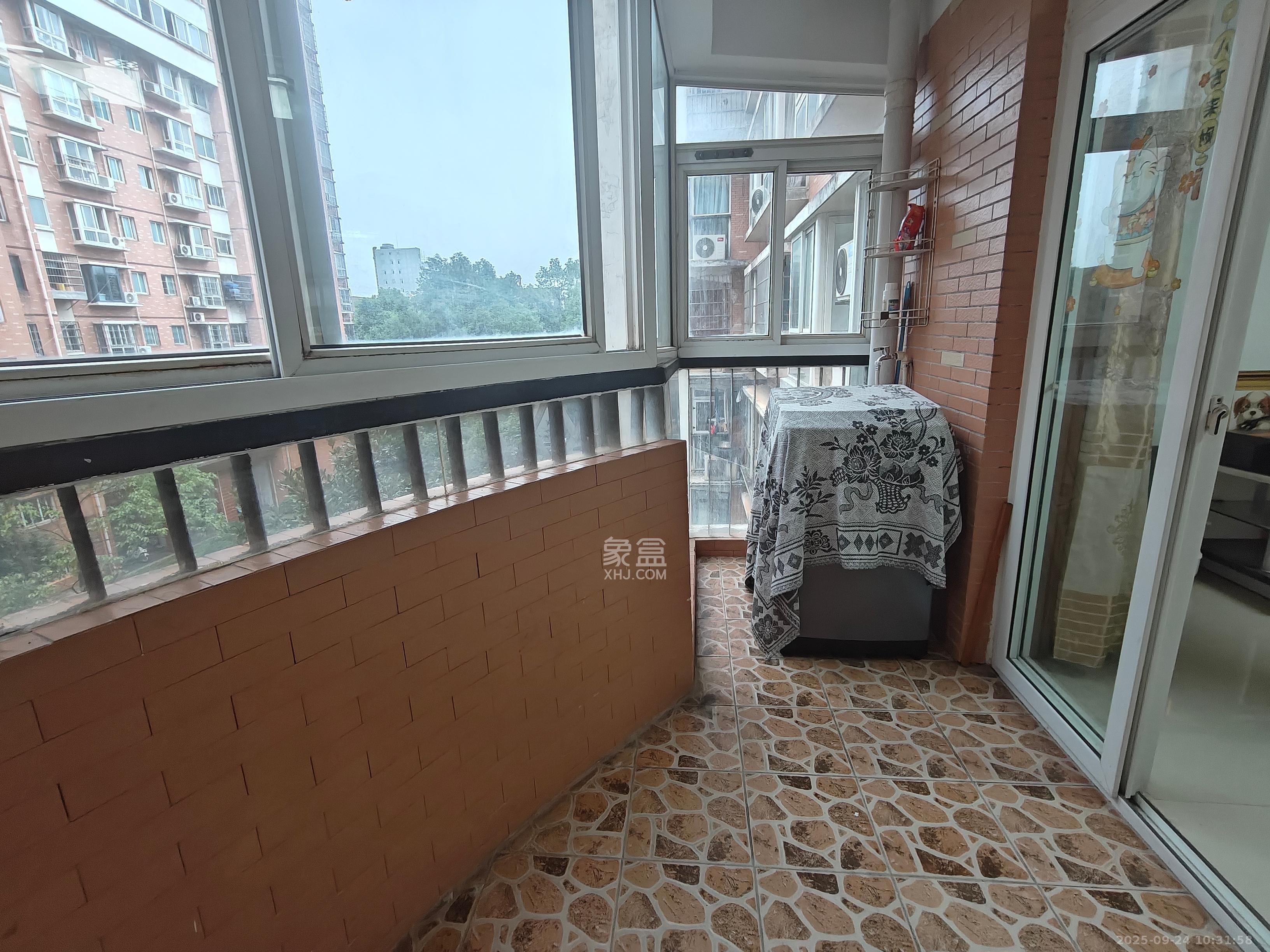 晶华美地 3室2厅1卫 2000.0元/月 晶华美地 3室2厅1卫 2000.0元/月室内图