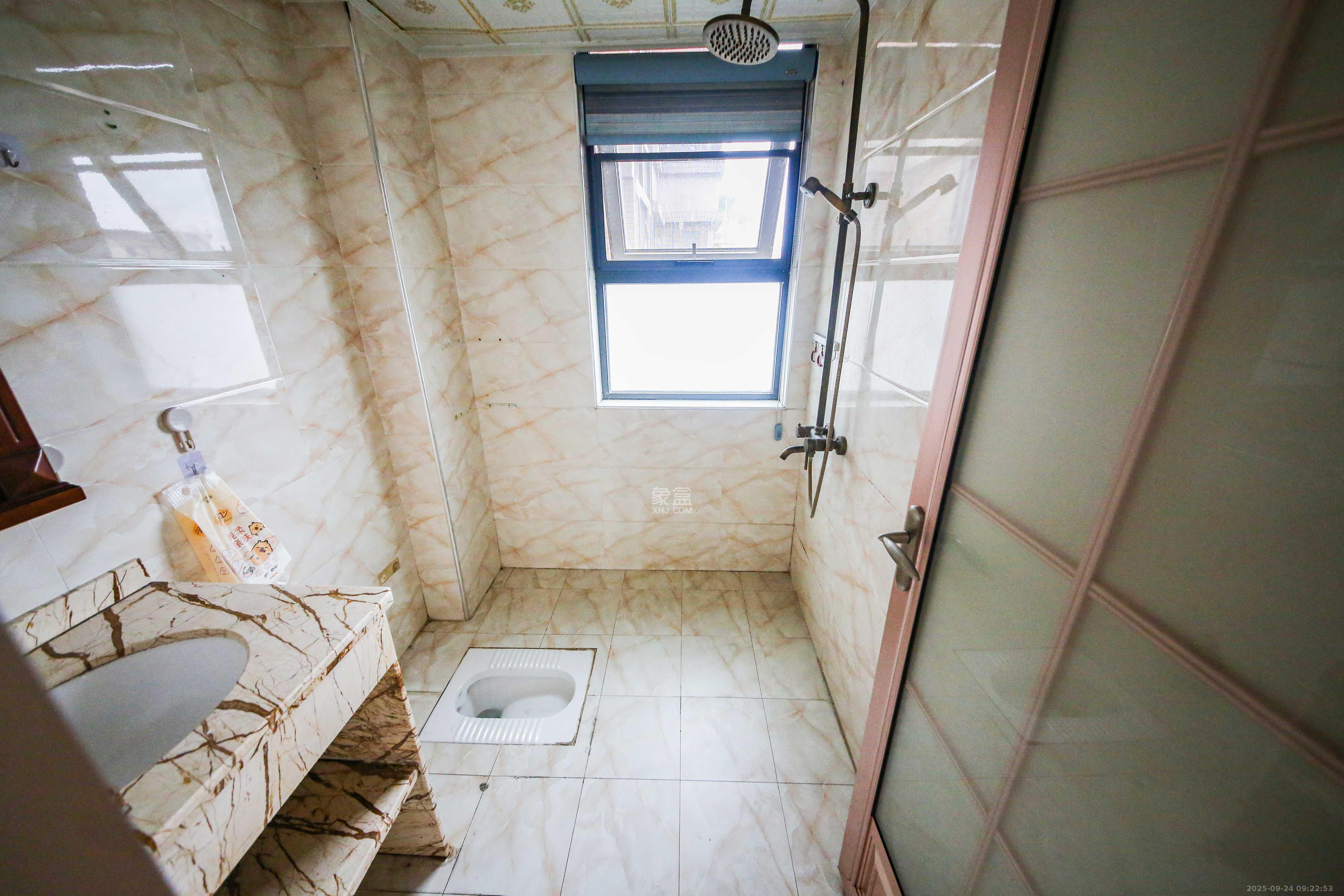 湘江雅颂居  4室2厅1卫    220.0万卫生间