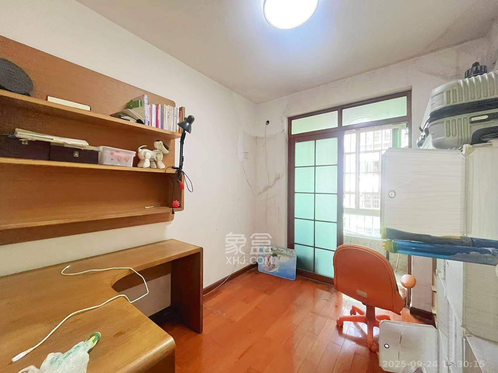 恩瑞麓山名园(龙王港小区) 3室2厅2卫 2300.0元/月 恩瑞麓山名园(龙王港小区) 3室2厅2卫 2300.0元/月室内图