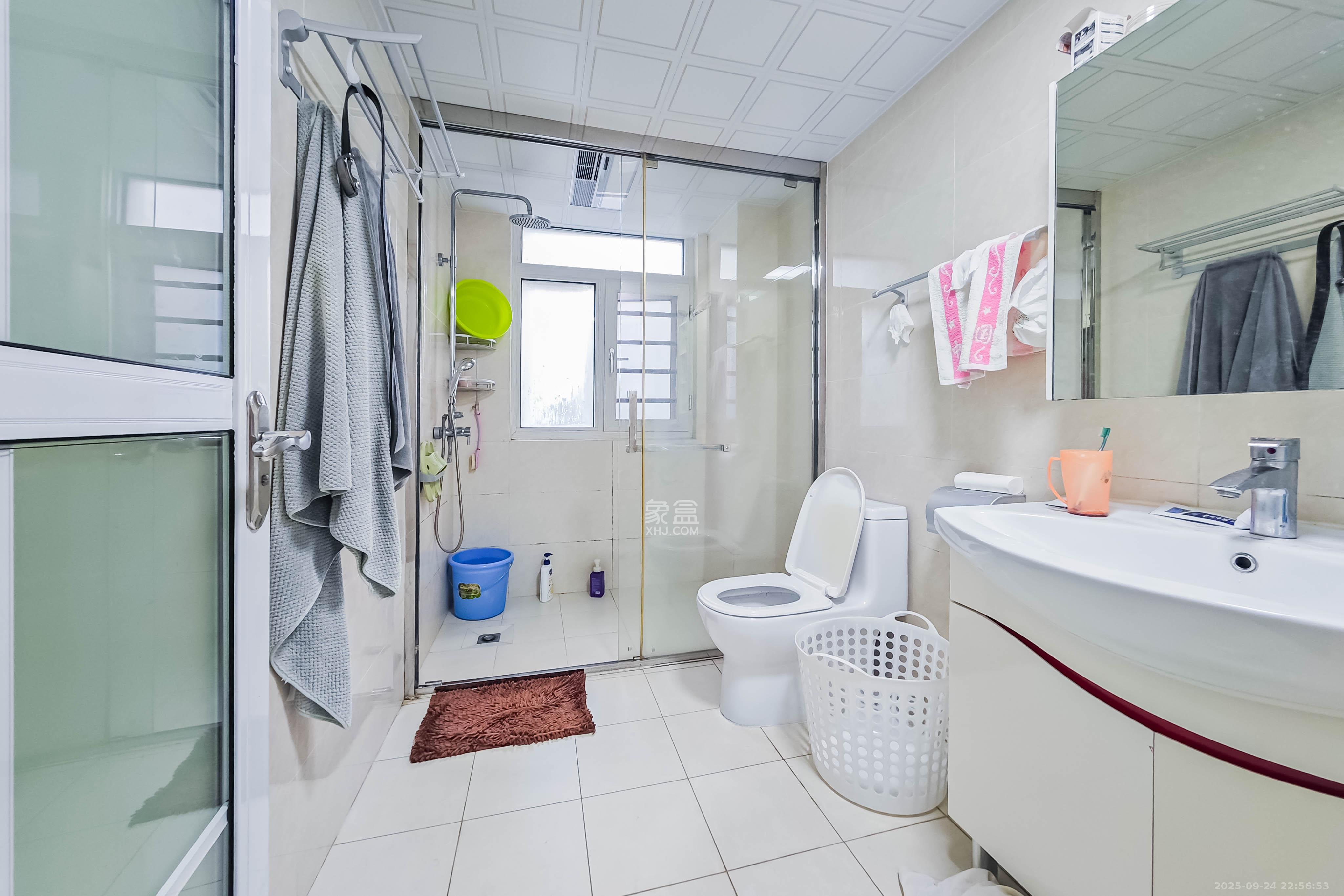 绿地之窗 4室2厅2卫 122.0万 绿地之窗 4室2厅2卫 122.0万卫生间