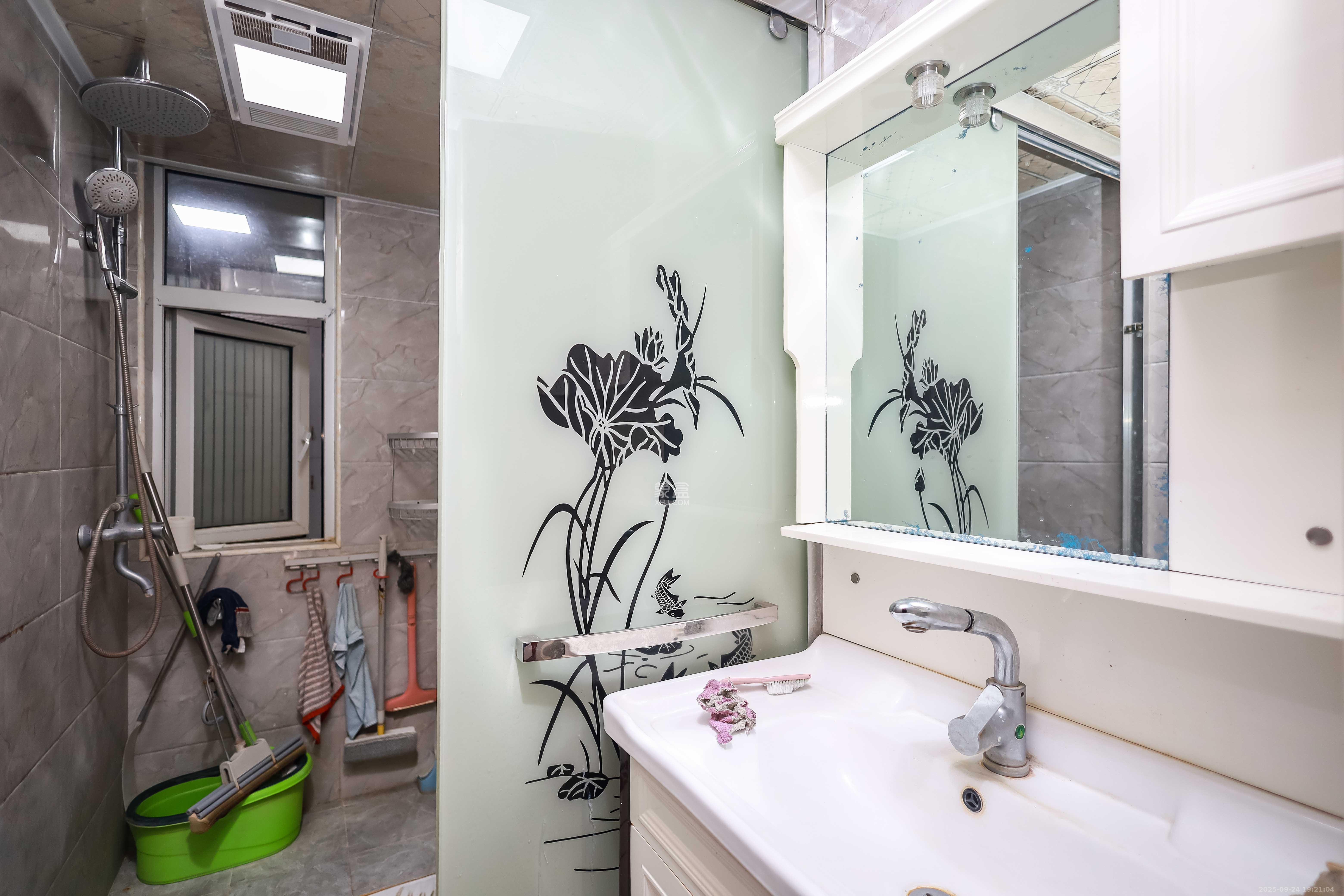 天麓尚层 3室2厅1卫 67.3万 天麓尚层 3室2厅1卫 67.3万卫生间