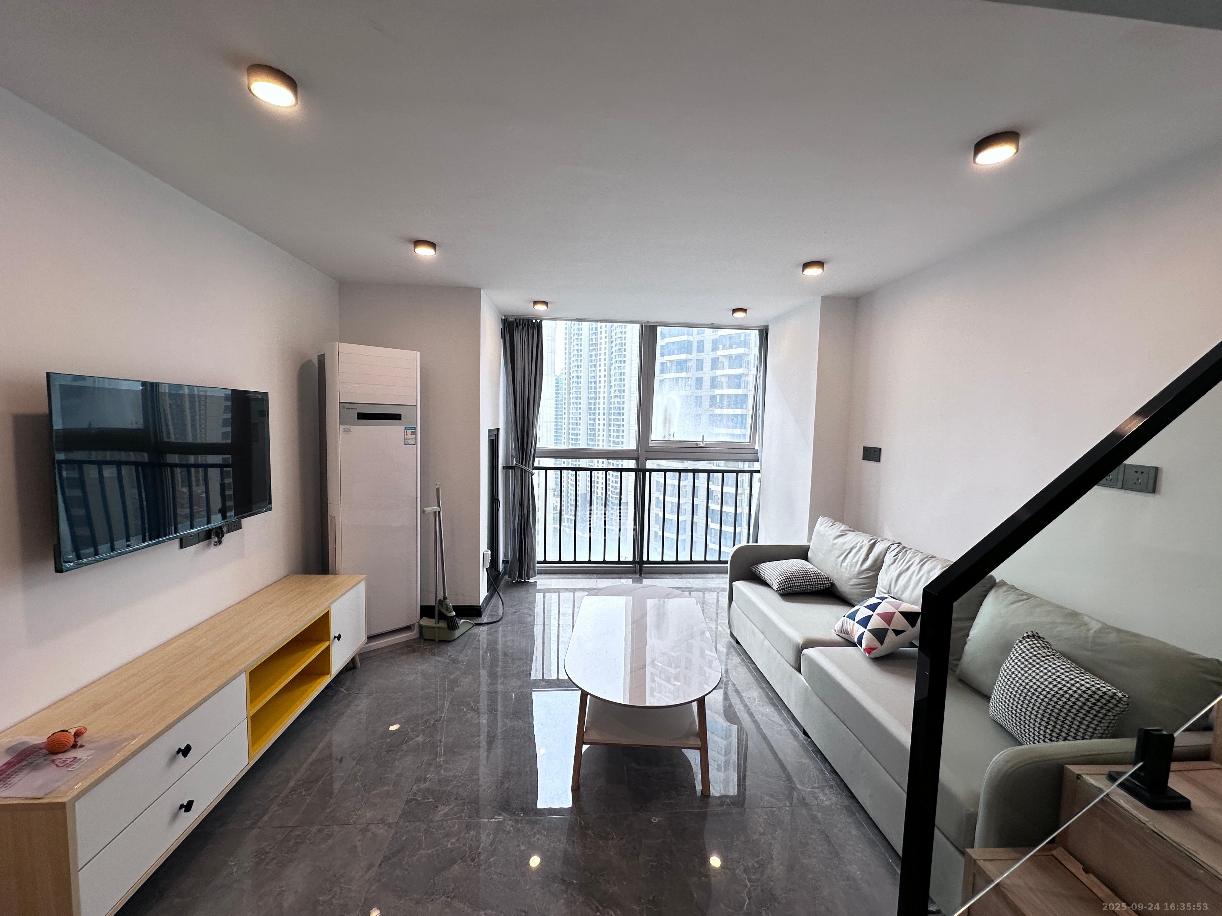 绿地长沙城际空间站(绿地新里佳苑) 1室0厅0卫 2100.0元/月 绿地长沙城际空间站(绿地新里佳苑) 1室0厅0卫 2100.0元/月室内图