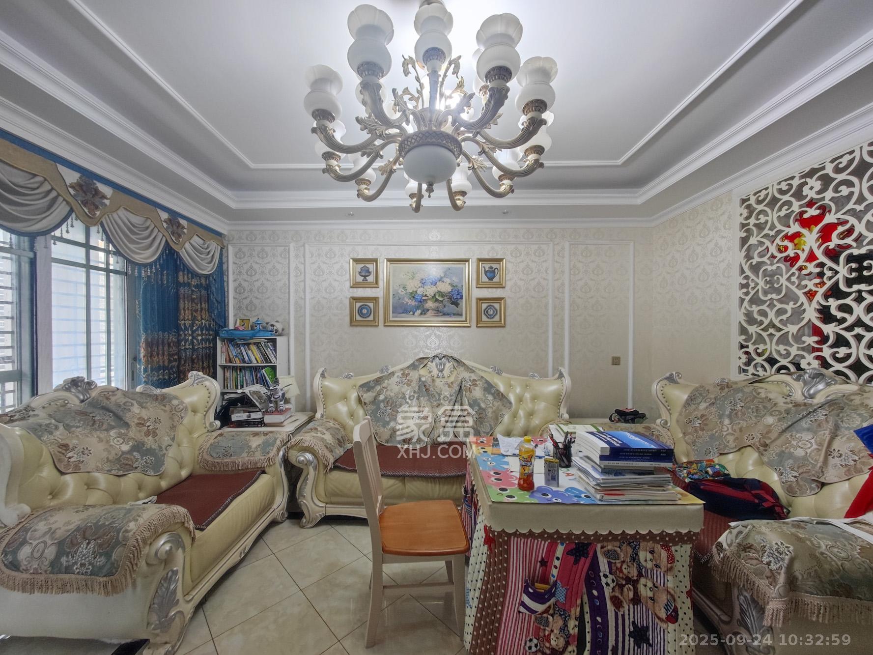 泰禹家园(彩云之翼家园一期、二期、三期) 4室2厅2卫 130.0万 泰禹家园(彩云之翼家园一期、二期、三期) 4室2厅2卫 130.0万客厅