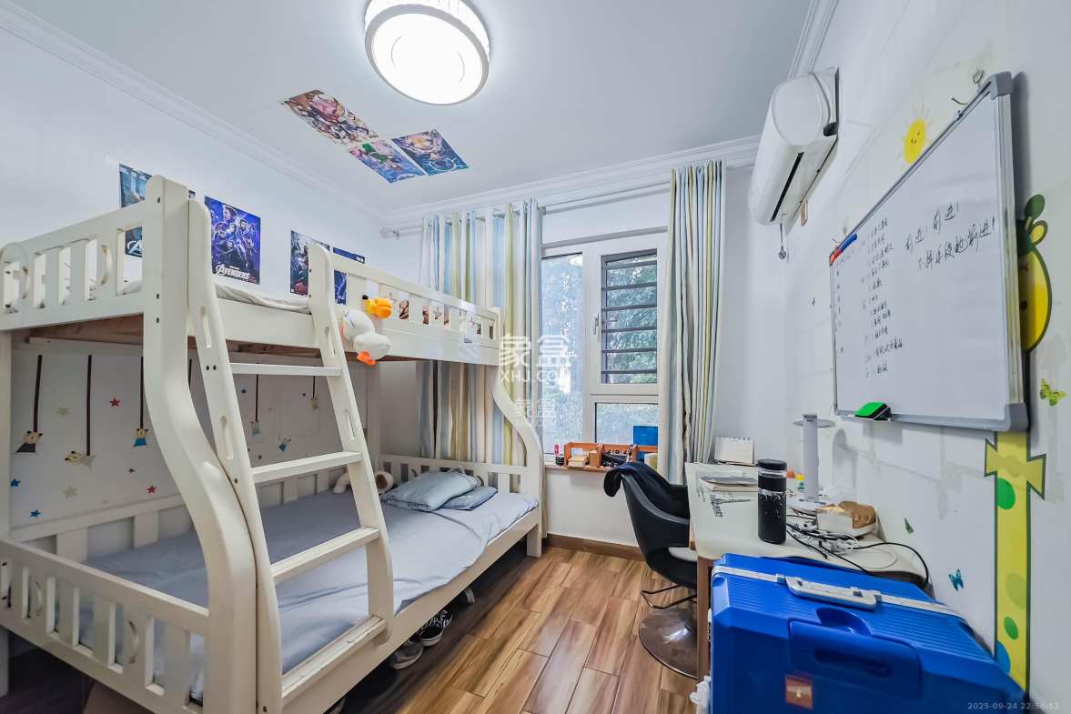 绿地之窗 4室2厅2卫 122.0万 绿地之窗 4室2厅2卫 122.0万卧室