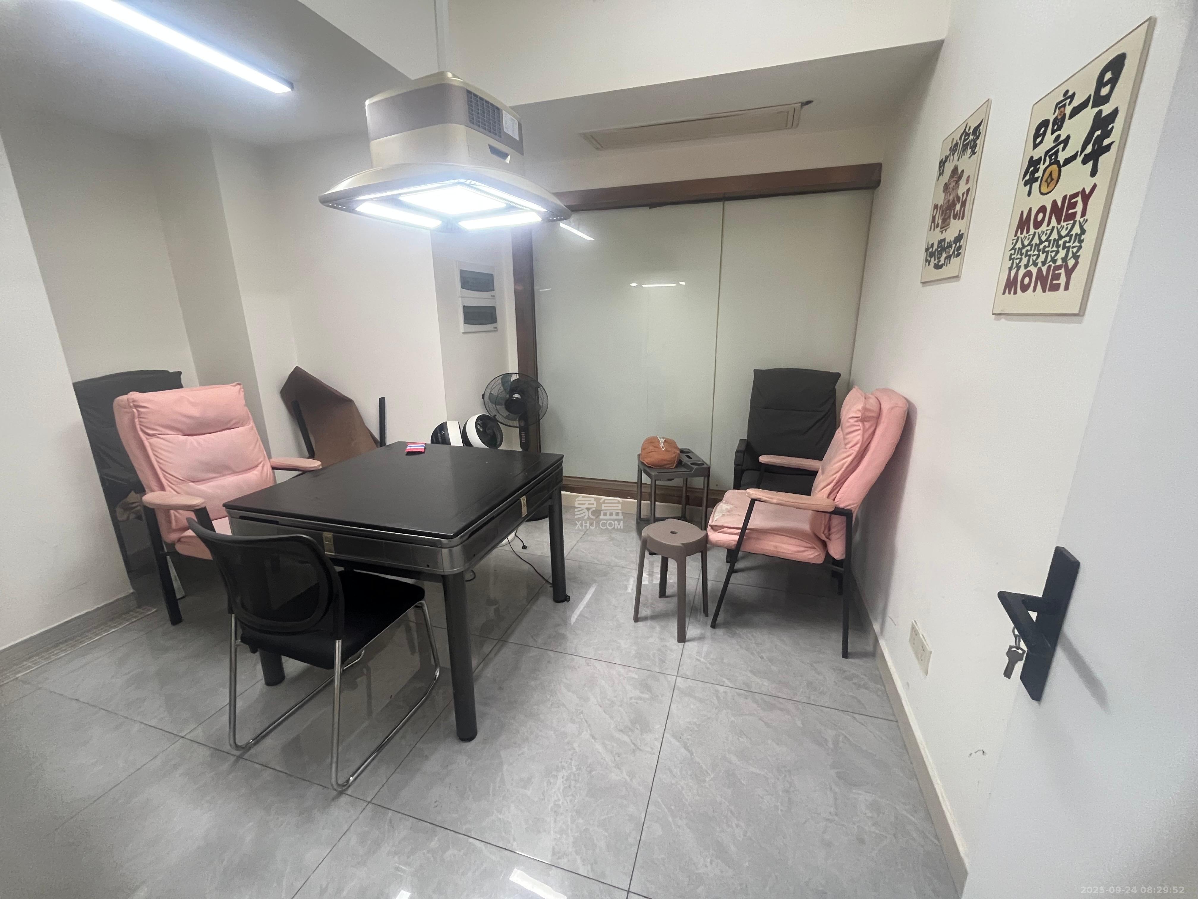 万坤图财富广场 8室1厅1卫 8500.0元/月 万坤图财富广场 8室1厅1卫 8500.0元/月室内图